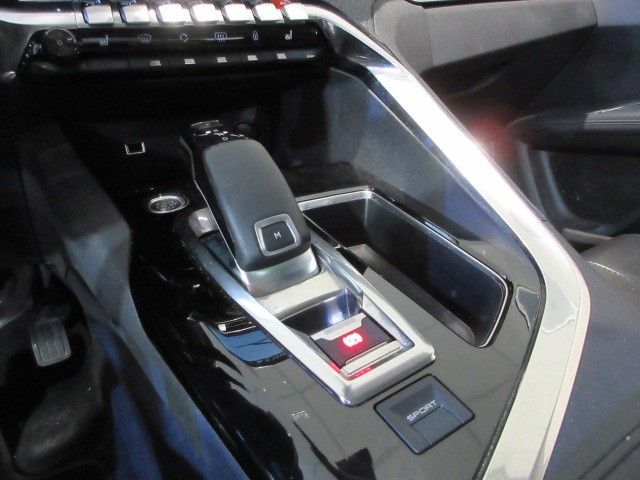 Fahrzeugabbildung Peugeot 5008 Allure 1.5D LED/SHZ/PANO/AHK/LEDER&MASSAGE