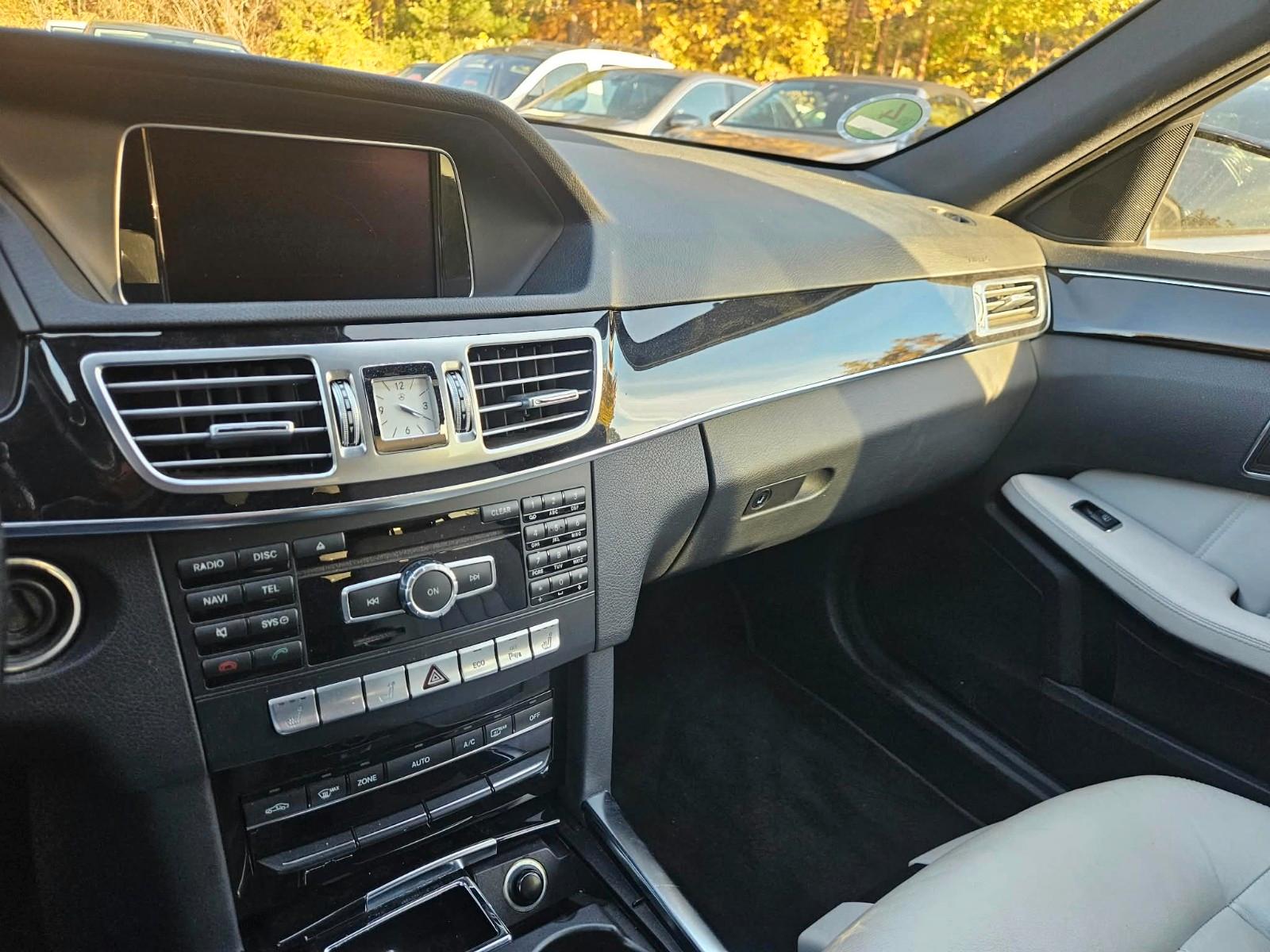 Mercedes-Benz E220 2013 — photo 14