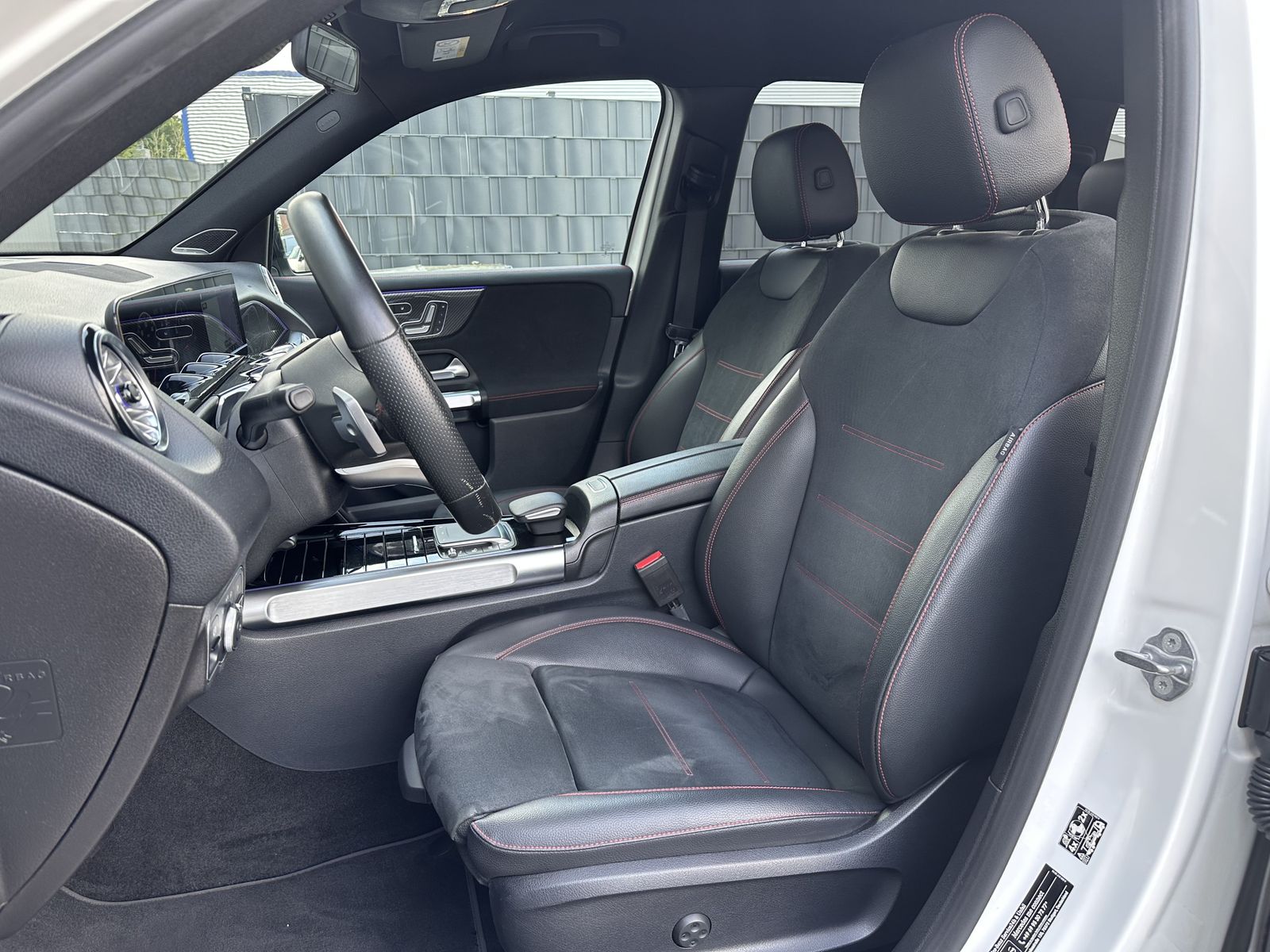 Fahrzeugabbildung Mercedes-Benz GLB 220d 4Matic AMG-Line NAV+LED+20ZO+BURMESTER