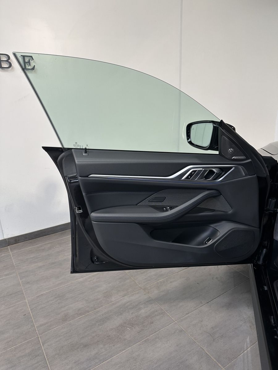 Fahrzeugabbildung BMW i4 40 eDrive M-Sport+NAV+LASER+ACC+360°CAM+AHK