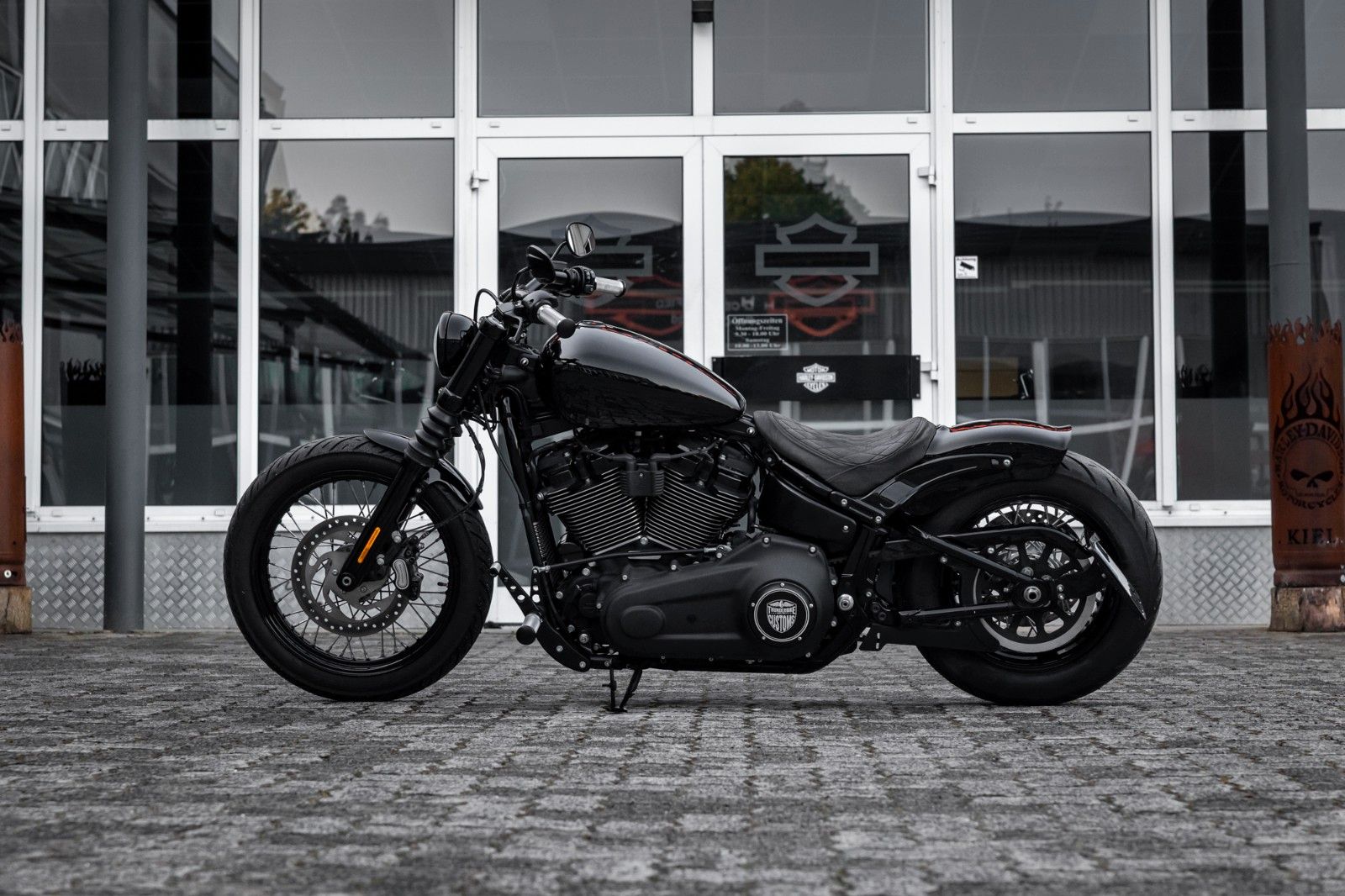 Fahrzeugabbildung Harley-Davidson FXBBS STREET BOB Softail 114 CUI - JEKILL&HYDE