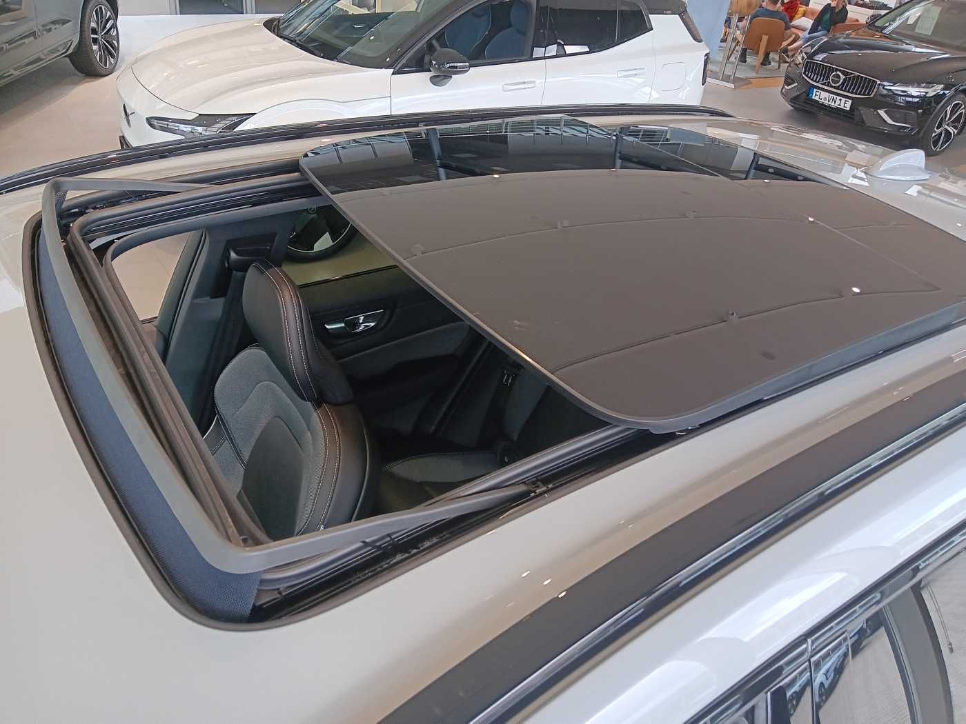 Fahrzeugabbildung Volvo XC60 T6 AWD Plus Black Edit. 'HEAD-UP-DISPLAY'