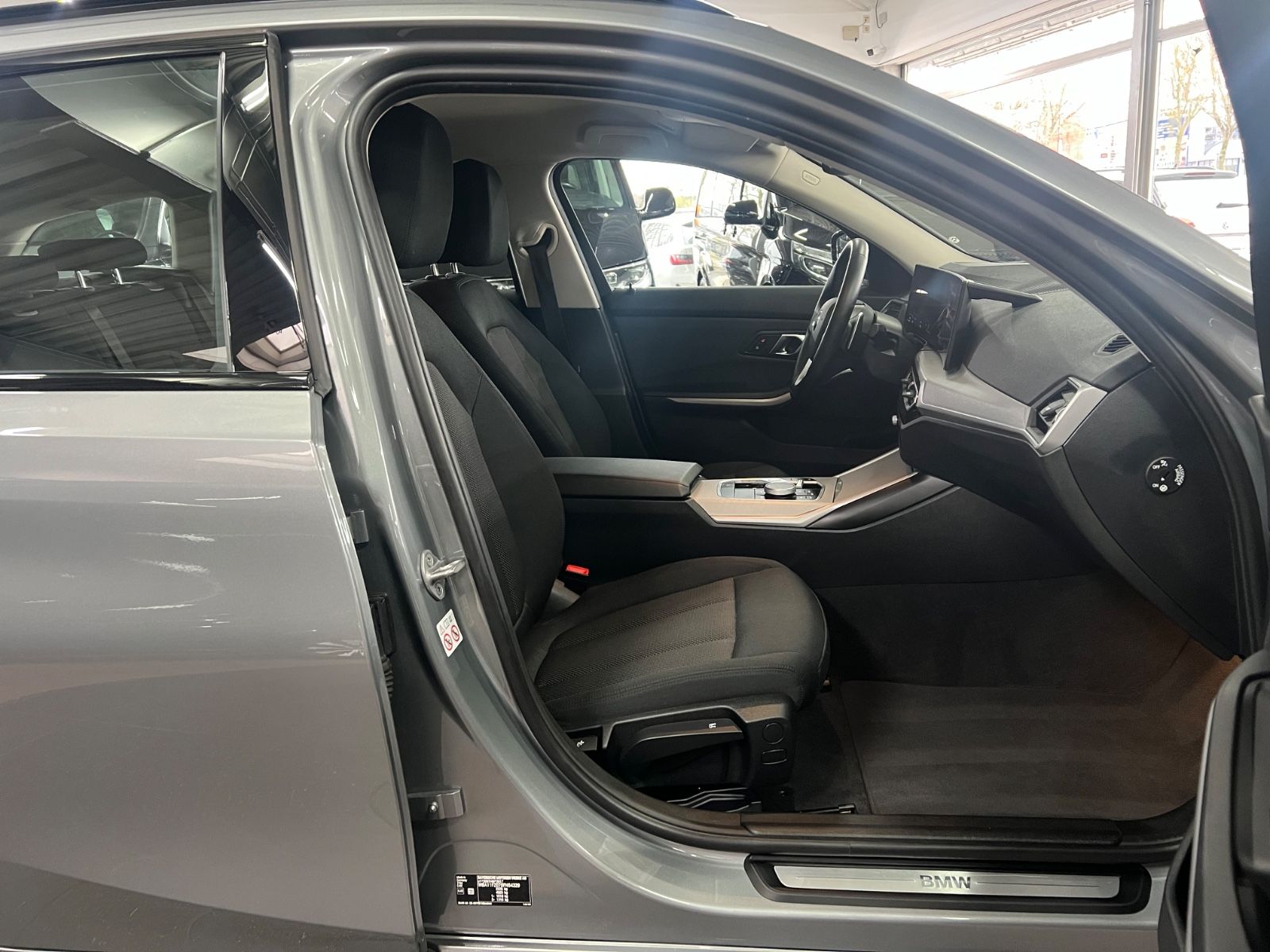 BMW 318 d Touring Curved+Driving Assistant+1 Hand foto 15