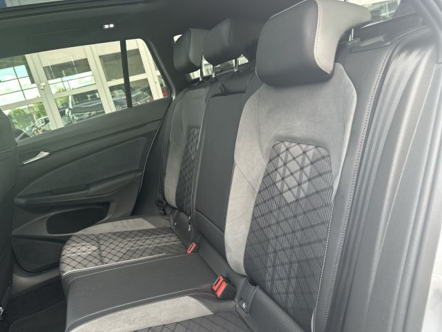 Golf VIII Variant 2.0 TDI R-Line, Pano AHK Navi
