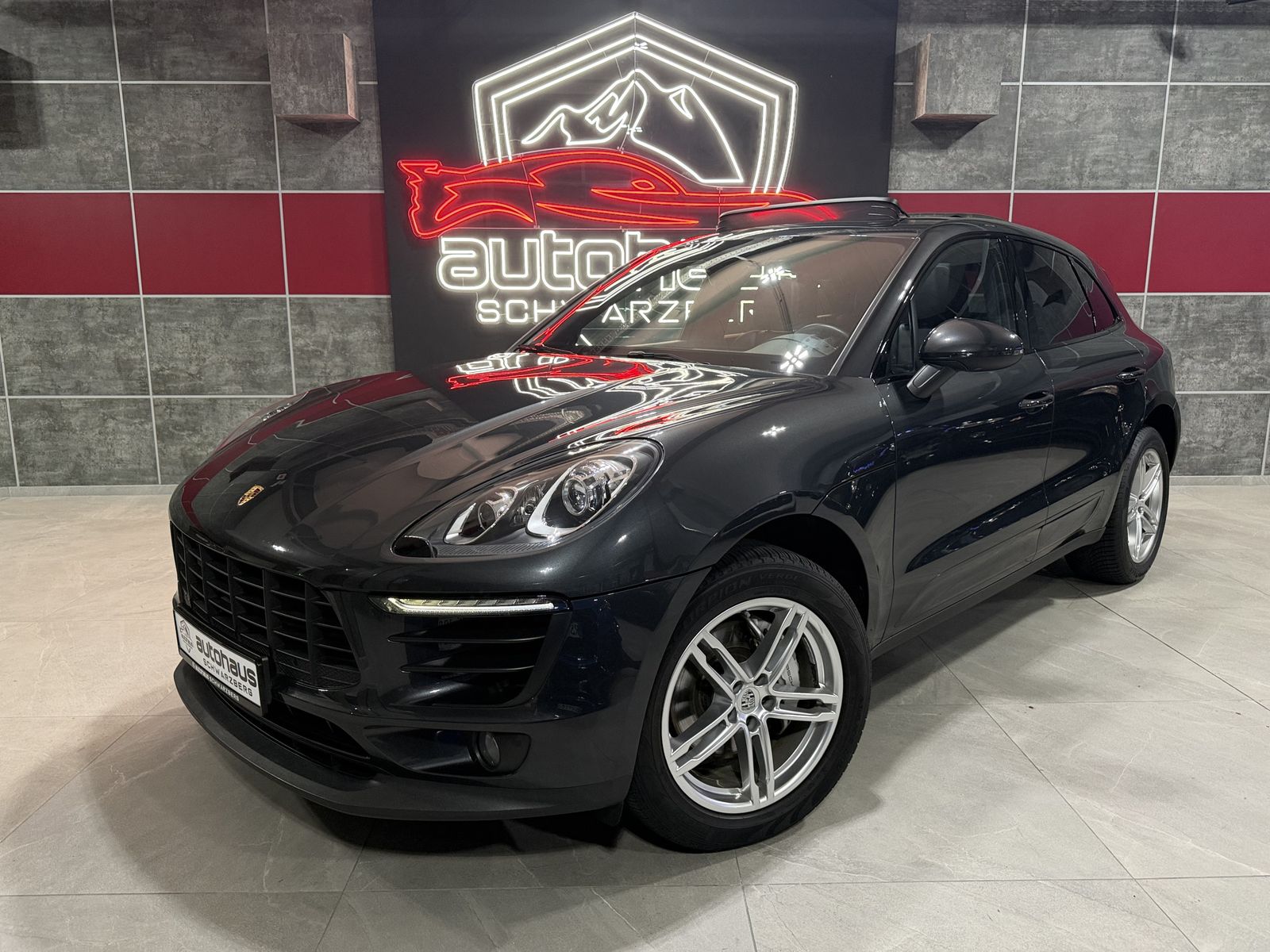PORSCHE Macan