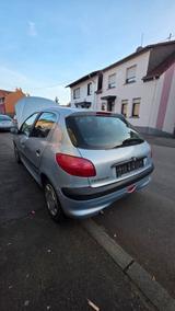 Peugeot 206 1.4 Premium 75 Premium - Peugeot 206 Premium mit Benzin-Antrieb