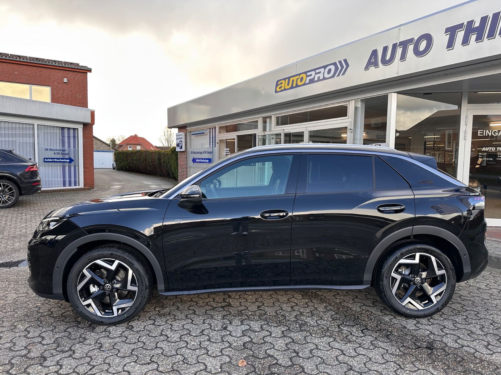 Fahrzeugabbildung Volkswagen T-Roc R Line 1.5 eTSI DSG APP/ACC/AHK/LED/eHeck