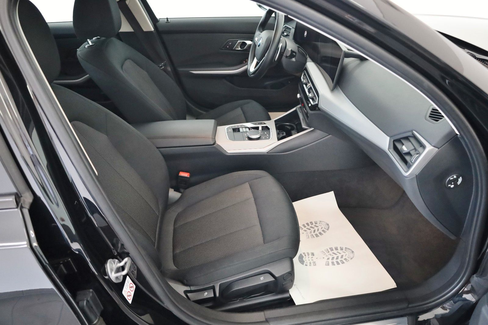 Fahrzeugabbildung BMW 320dA xDrive Touring Navi,LED,SH,PDC,Widescreen