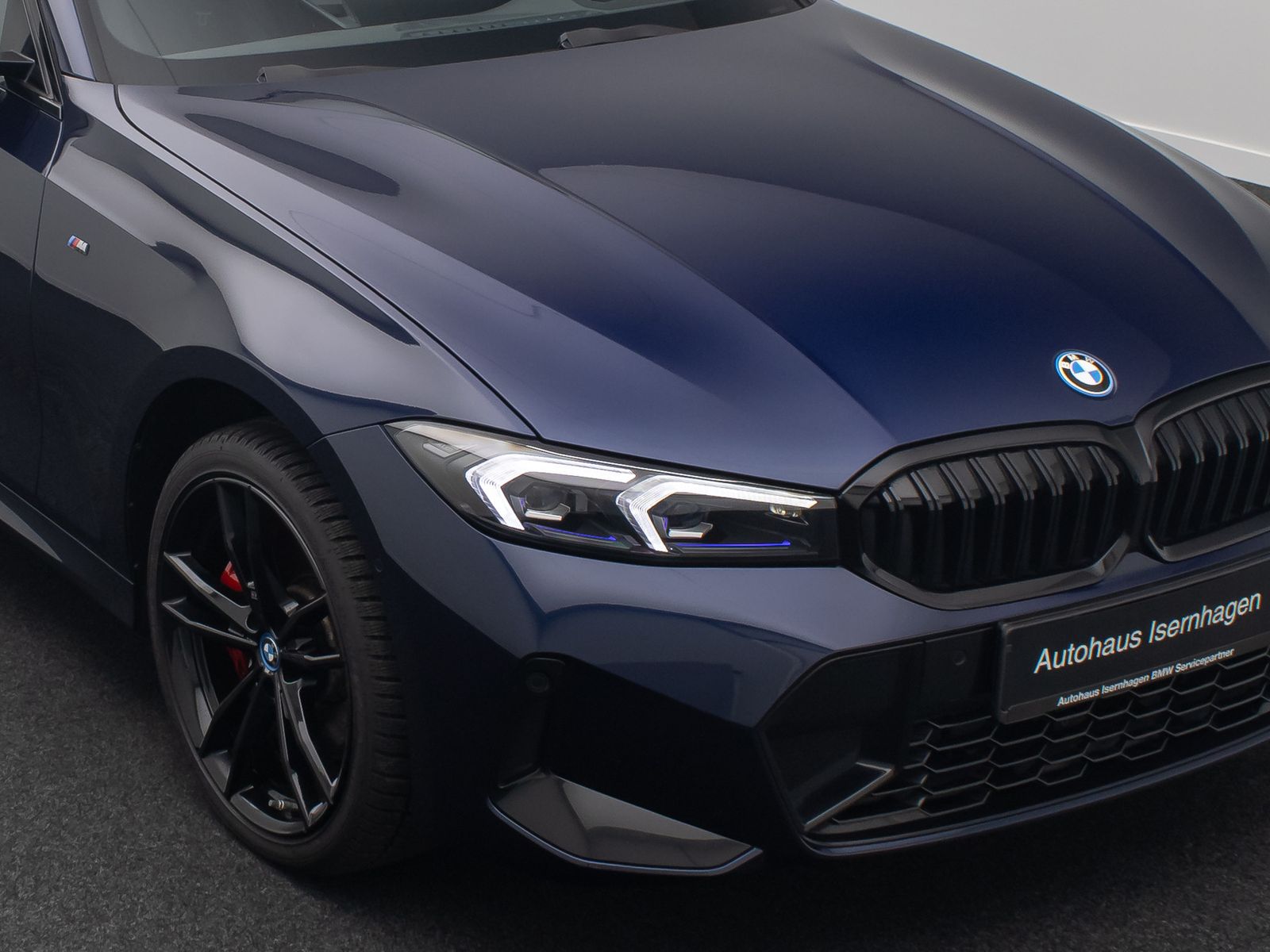 Fahrzeugabbildung BMW 330e xD M Sport H/K AHK HUD Kamera DAB Komfort