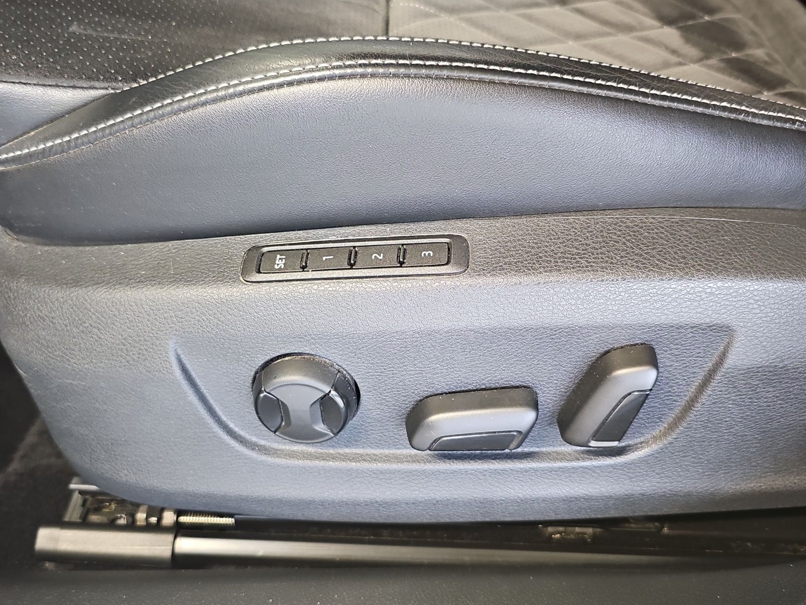 Fahrzeugabbildung SKODA Superb Combi Sportline 2.0 TSI DSG AHZV DCC ACC