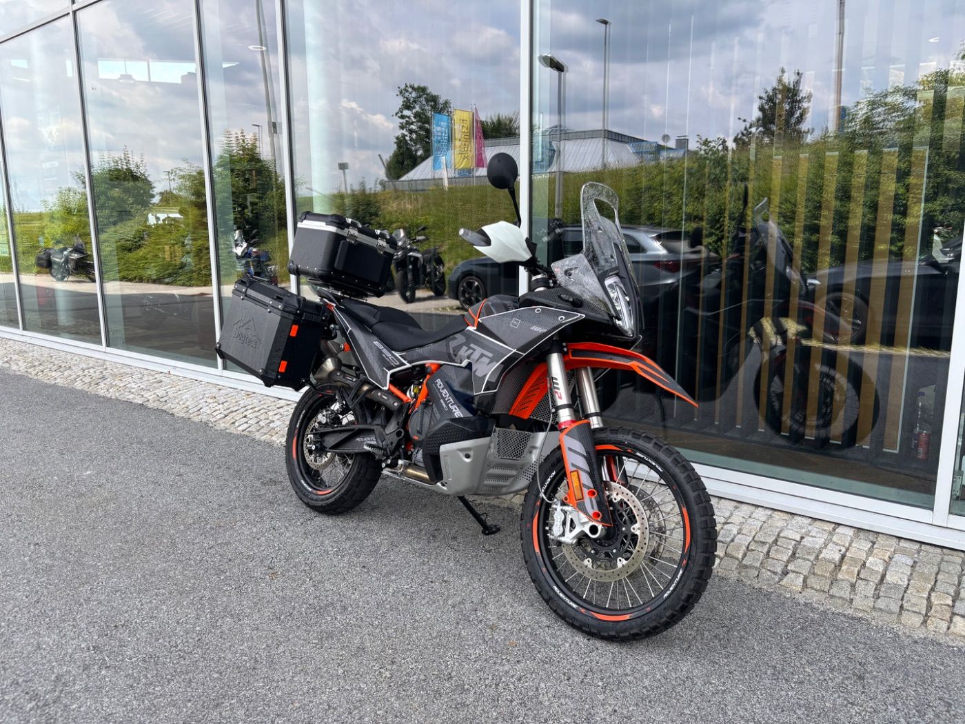 Fahrzeugabbildung KTM 890 Adventure R Techpack, Akra, Topcase, Griffhe