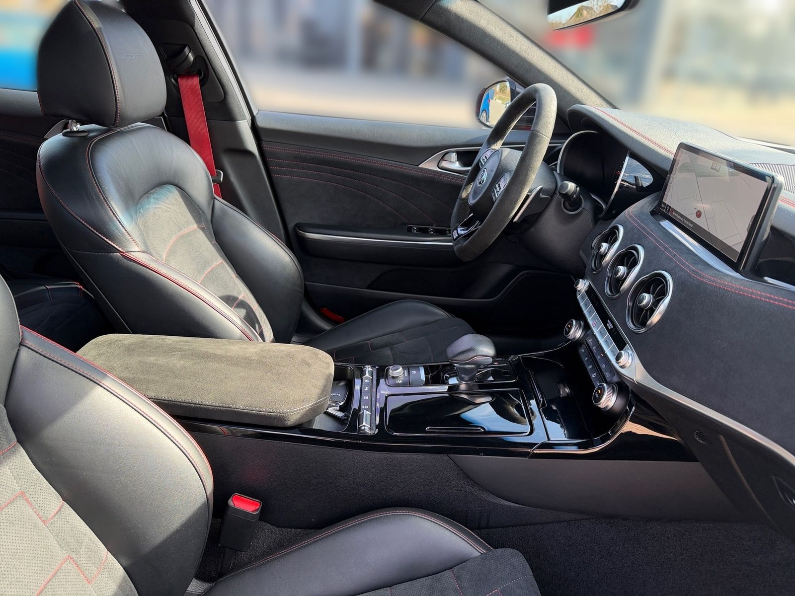 Fahrzeugabbildung Kia STINGER 3.3T AWD AT8 GT VEL.LED GD BASTUCK