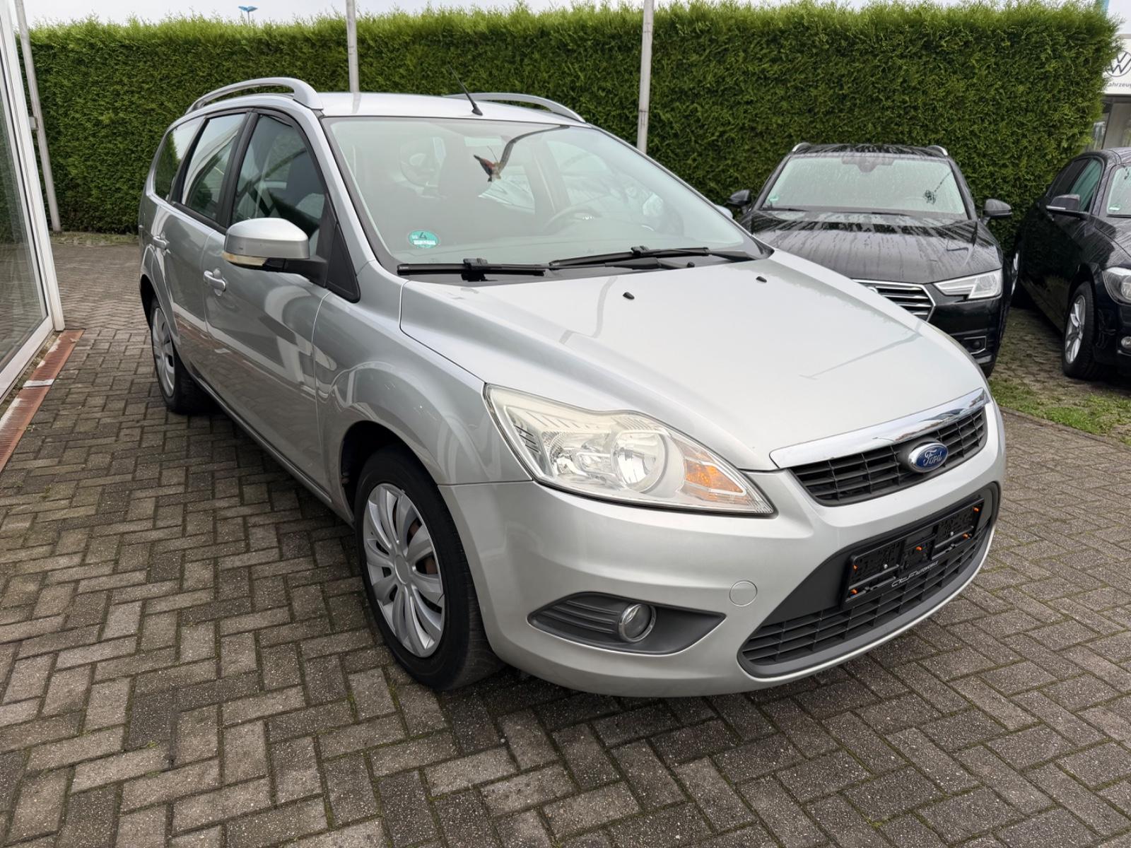 Ford Focus 2010 — rear view