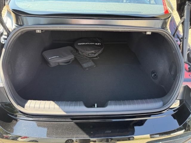 Fahrzeugabbildung Hyundai IONIQ 6 Basis Elektro +KLIMA+LED+PDC+RFK+SHZ+UVM