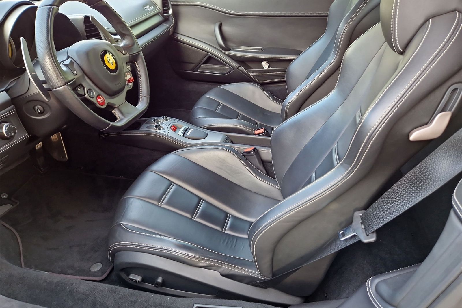 Fahrzeugabbildung Ferrari 458 Italia*dt. Auto*Carbon*AFS*