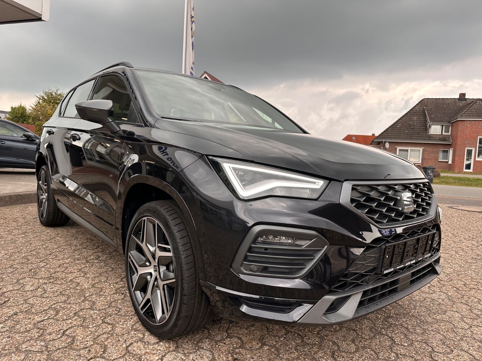 Fahrzeugabbildung SEAT Ateca FR 1.5 TSI DSG AHK/ACC/NAVI/LED/eHeck/SHZ