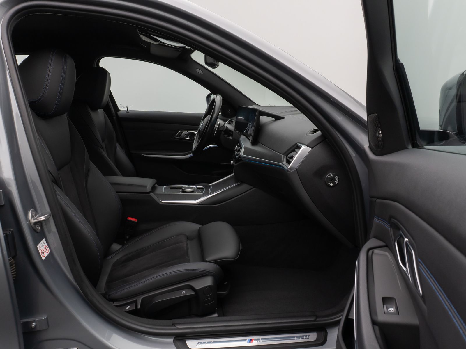 Fahrzeugabbildung BMW 330e M Sport Kamera HUD DAB H/K Alarm LED 18Zoll