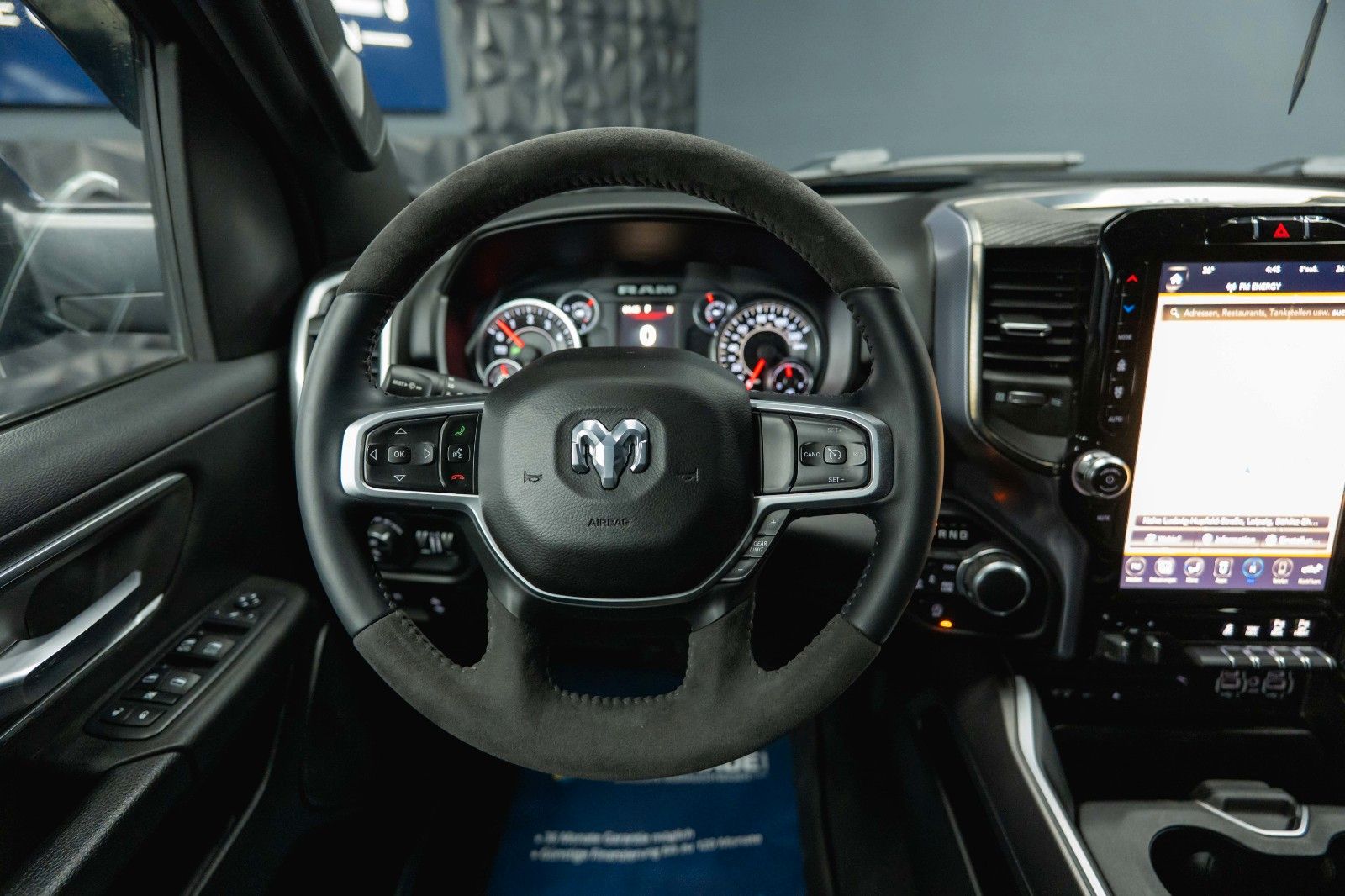 Fahrzeugabbildung Dodge RAM 5.7 V8 HEMI 4x4 OFFROAD Night Limited 19%