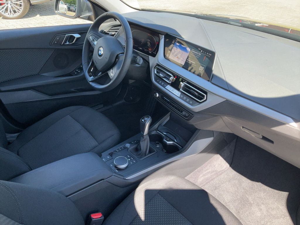 BMW 118i Lim. ADVANTAGE LED NAVI PDC SHZ KLIMA ALU foto 10