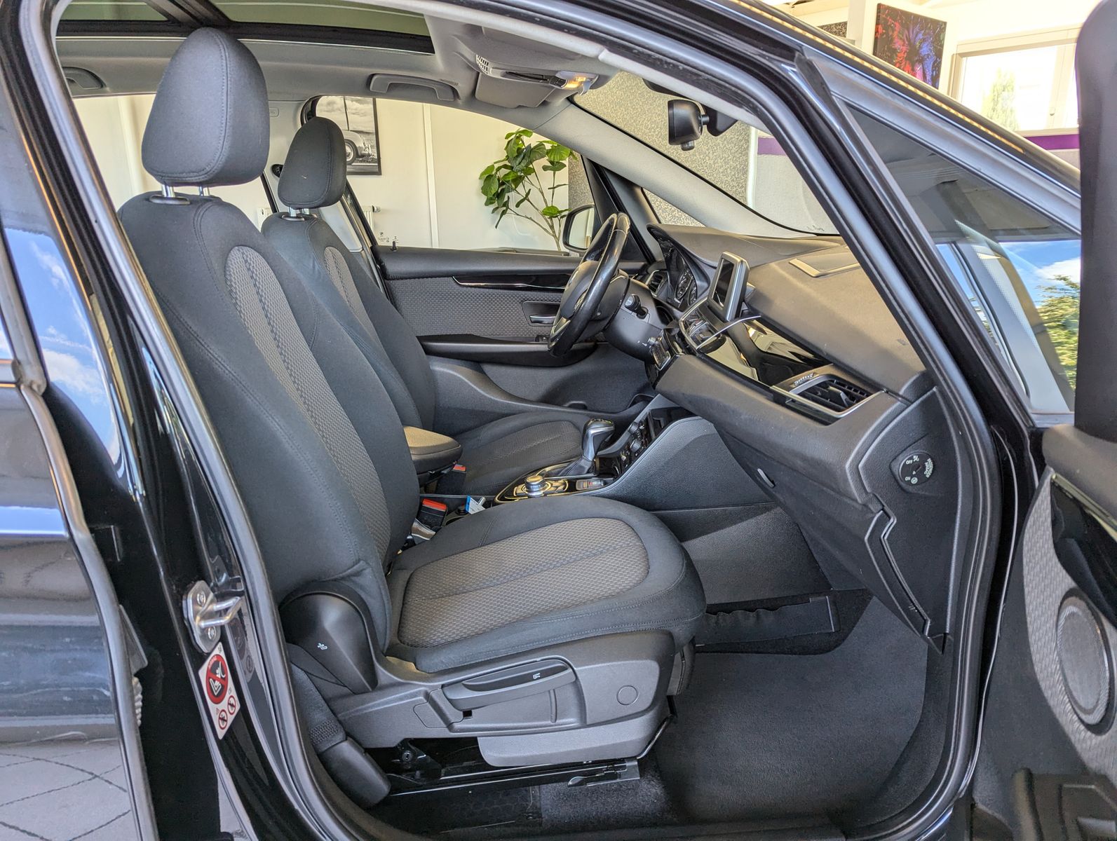 BMW 220 Active Tourer d xDrive LED Pano Navi SHZ AHK - Image 15