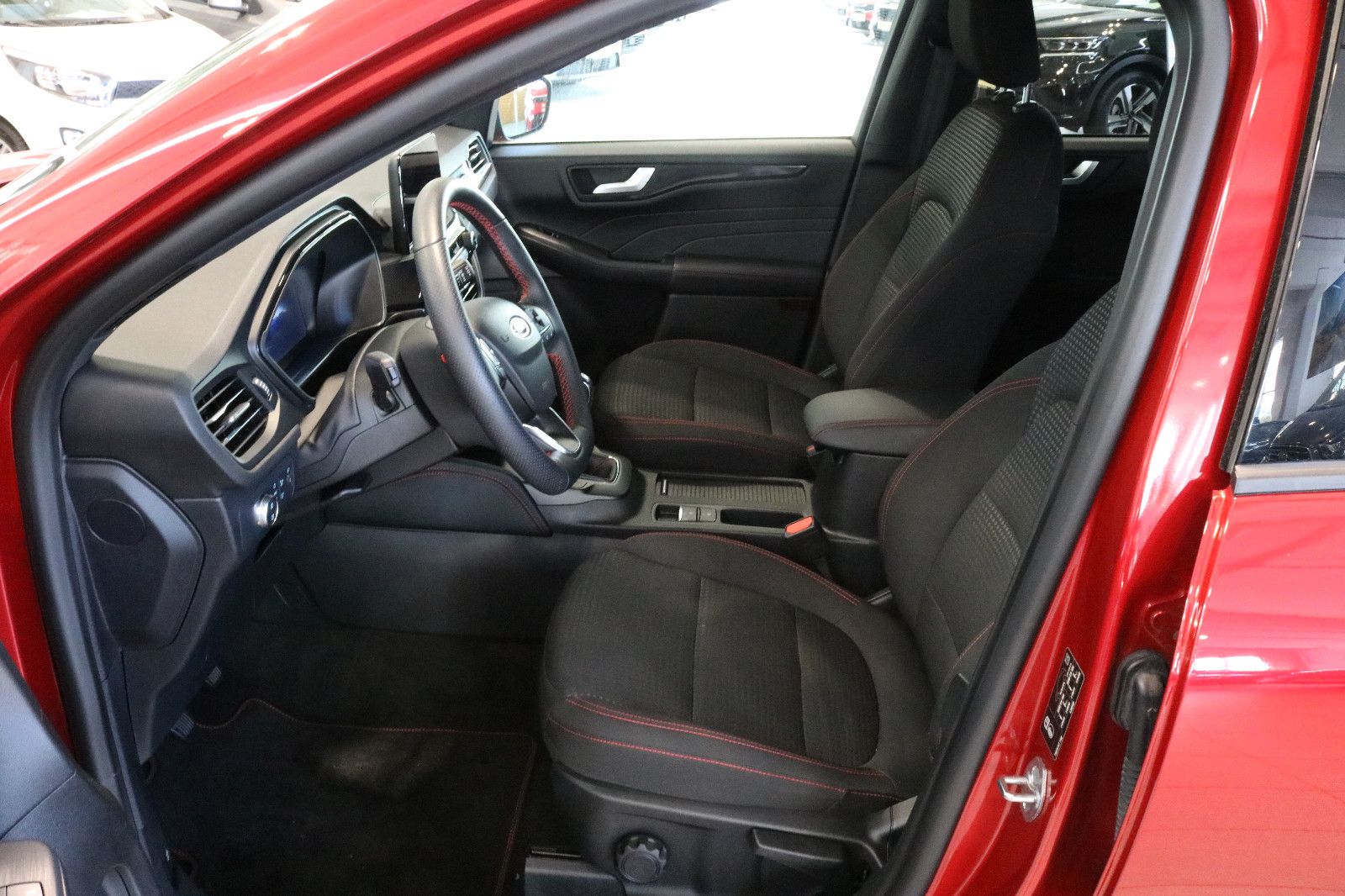 Fahrzeugabbildung Ford Kuga ST-Line 1,5 110 KW 150 PS   Winterpaket 2