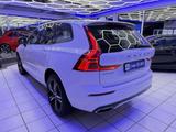 Volvo XC60 2.0 T4 R Design - Volvo mit Benzin-Antrieb