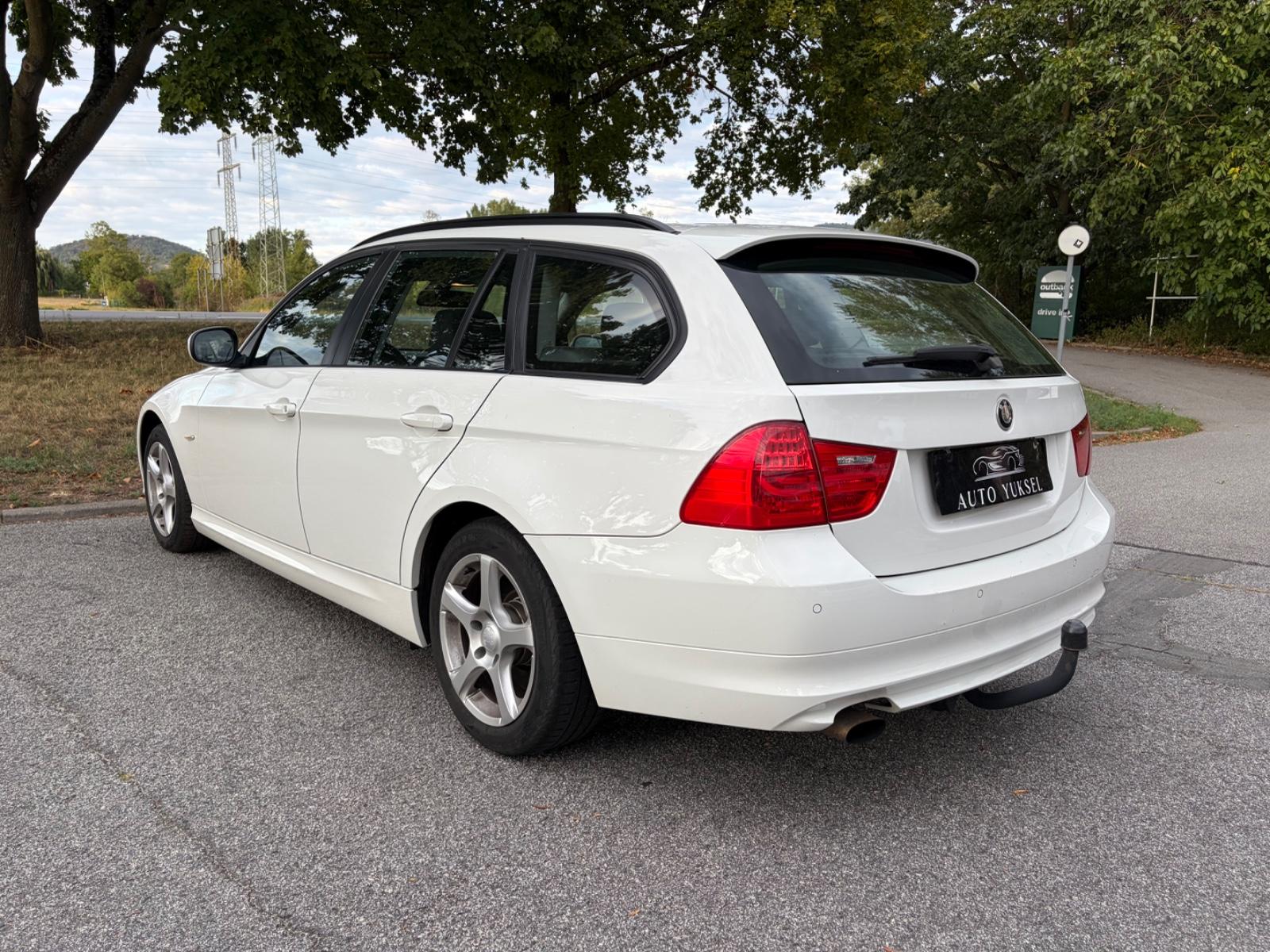 BMW 318 2011 — photo 5