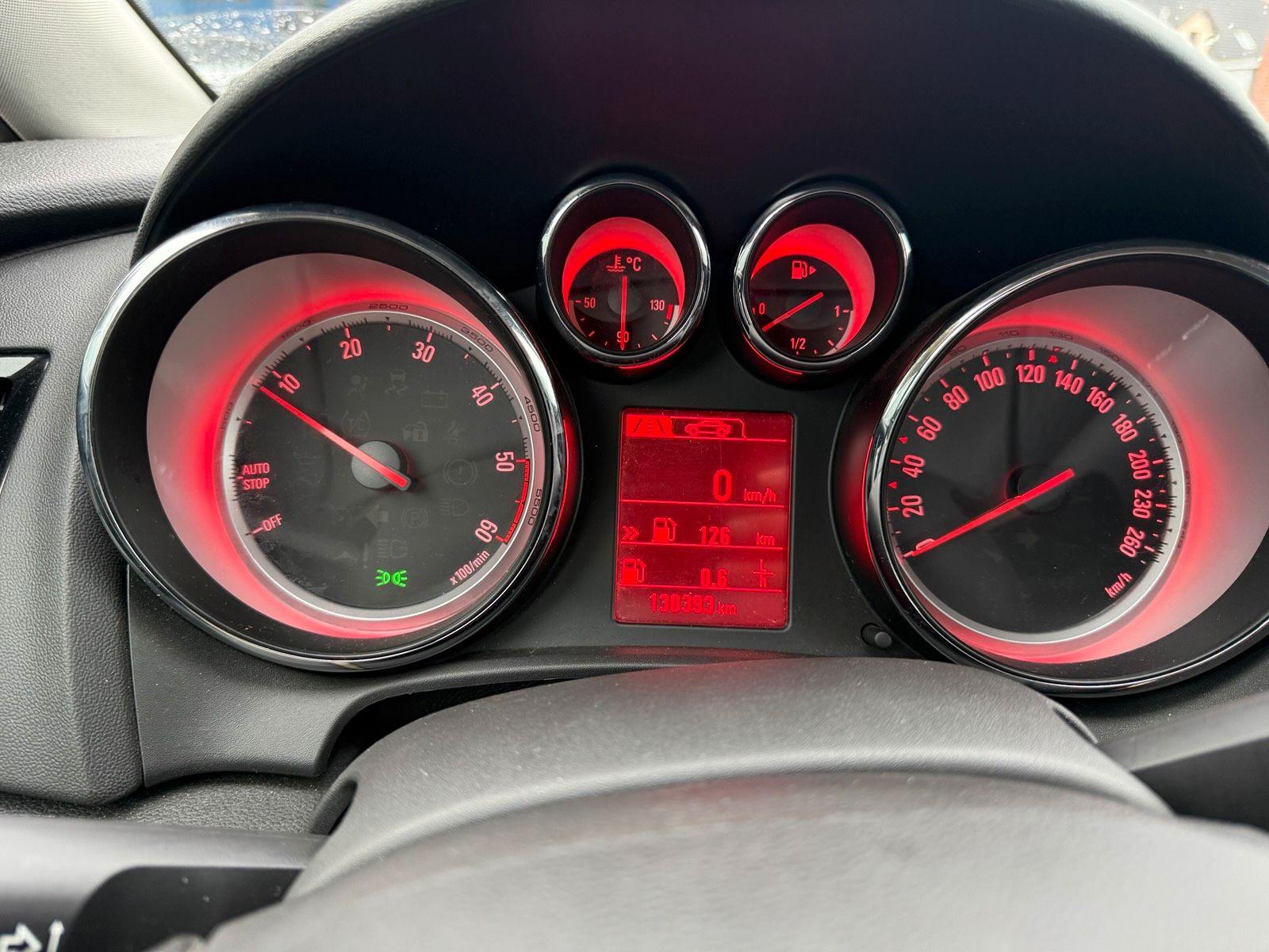 Opel Astra 2013 — photo 8