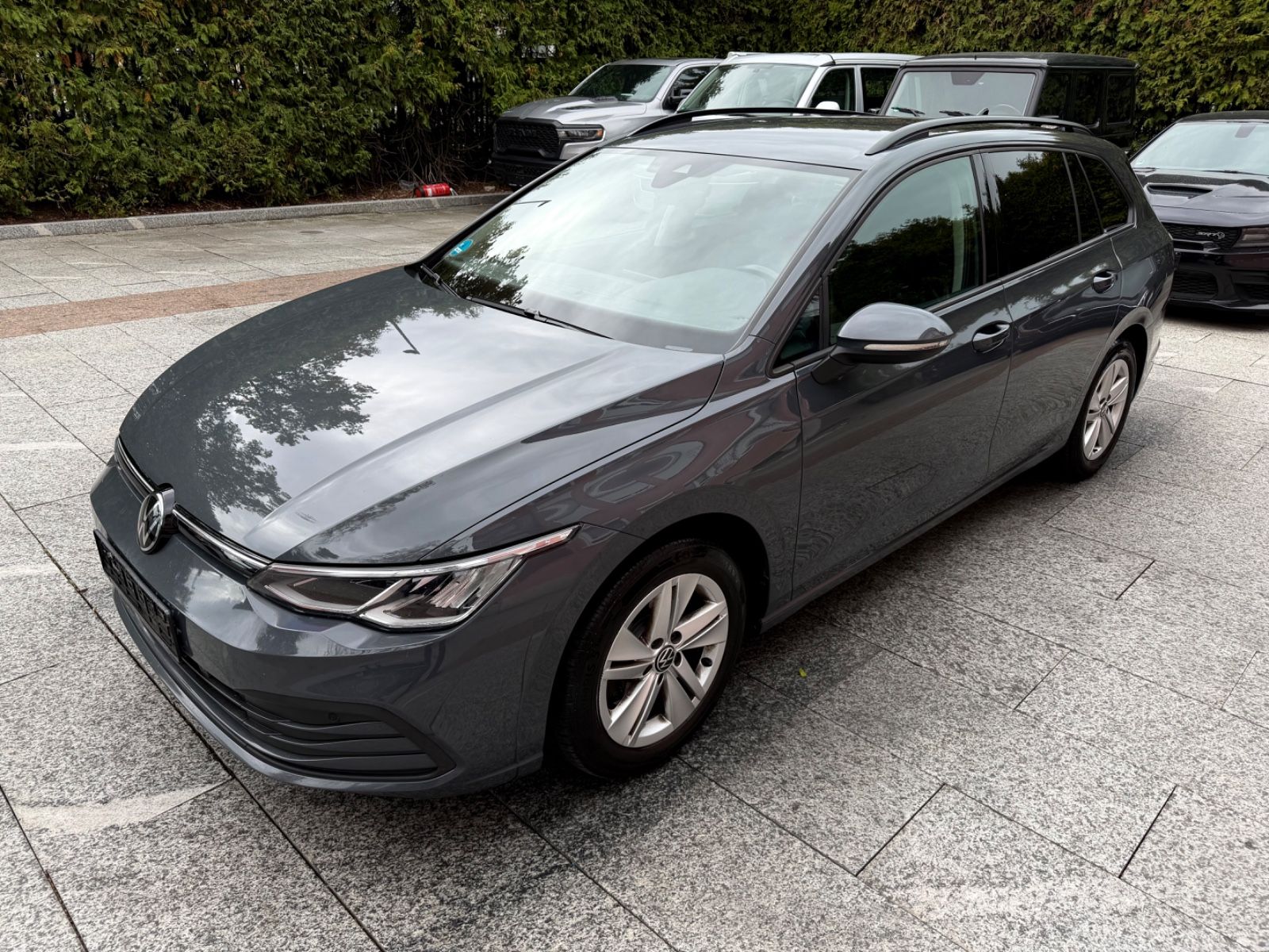 Volkswagen Golf - 1
