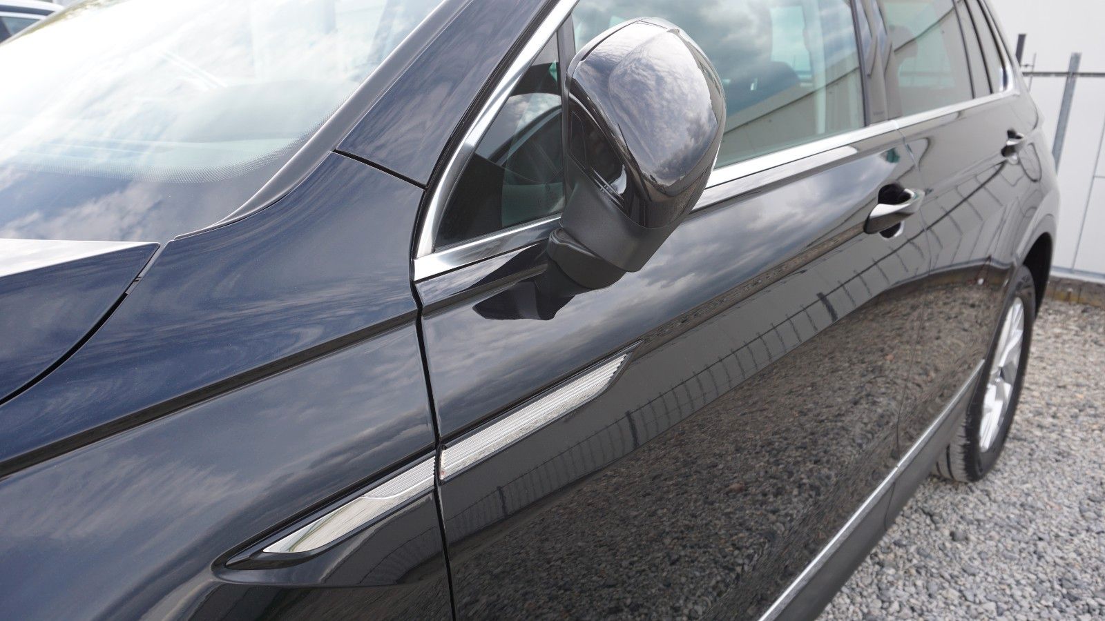 Fahrzeugabbildung Volkswagen Tiguan Elegance 4M, Kamera, Navi, AHK, IQ.Light