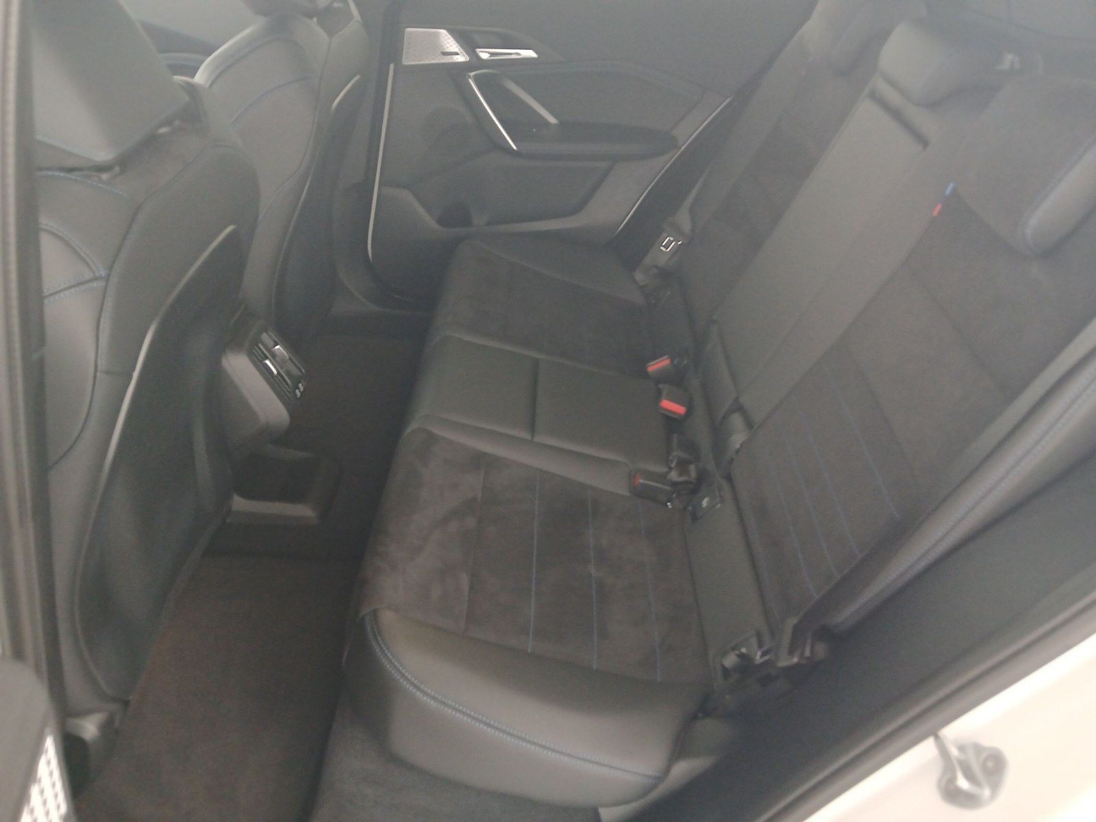 BMW iX2 - Bild 12