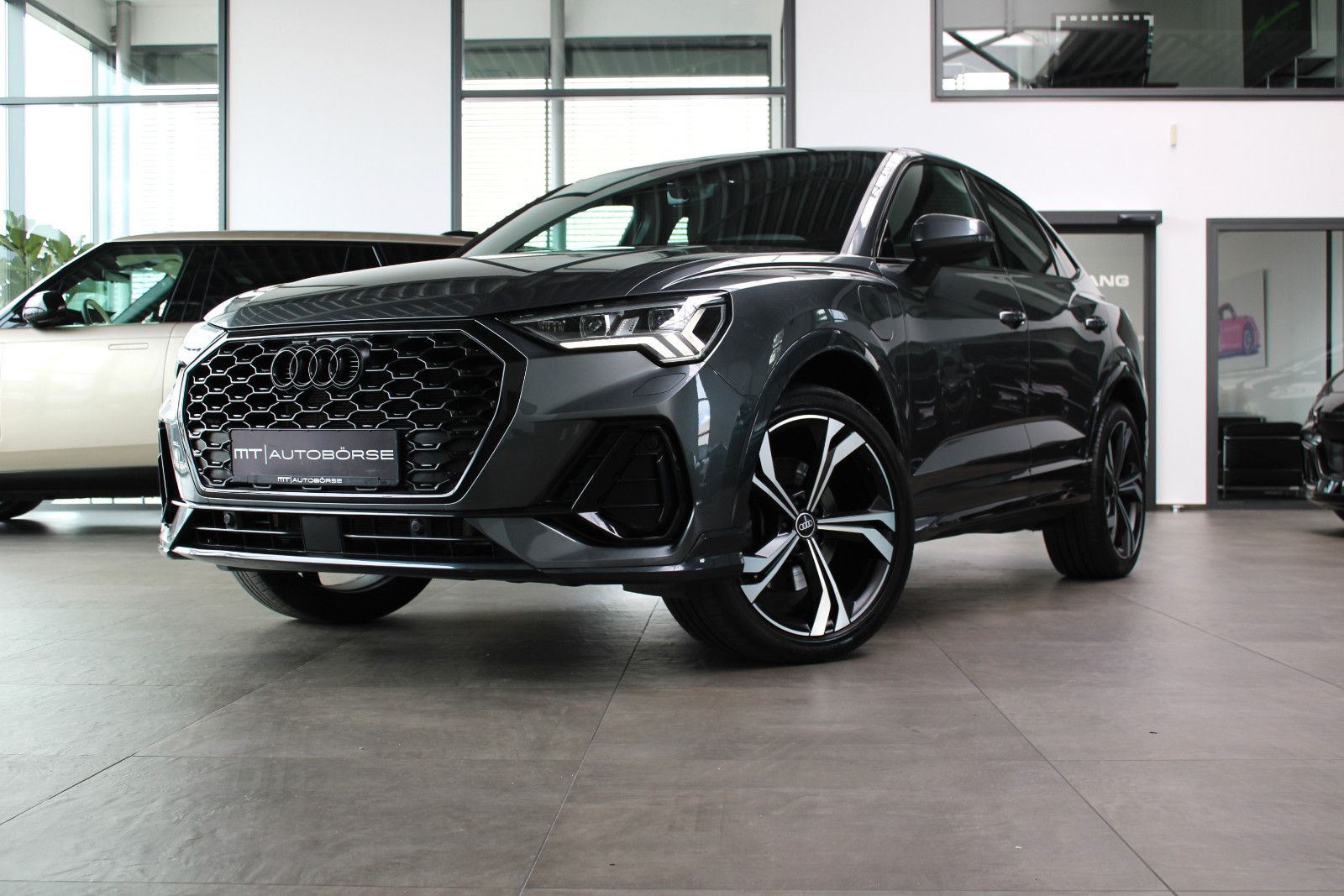 Audi Q3 SPORTBACK 45 TFSIe S LINE/AHK/ACC/MATRIX/20" foto 13