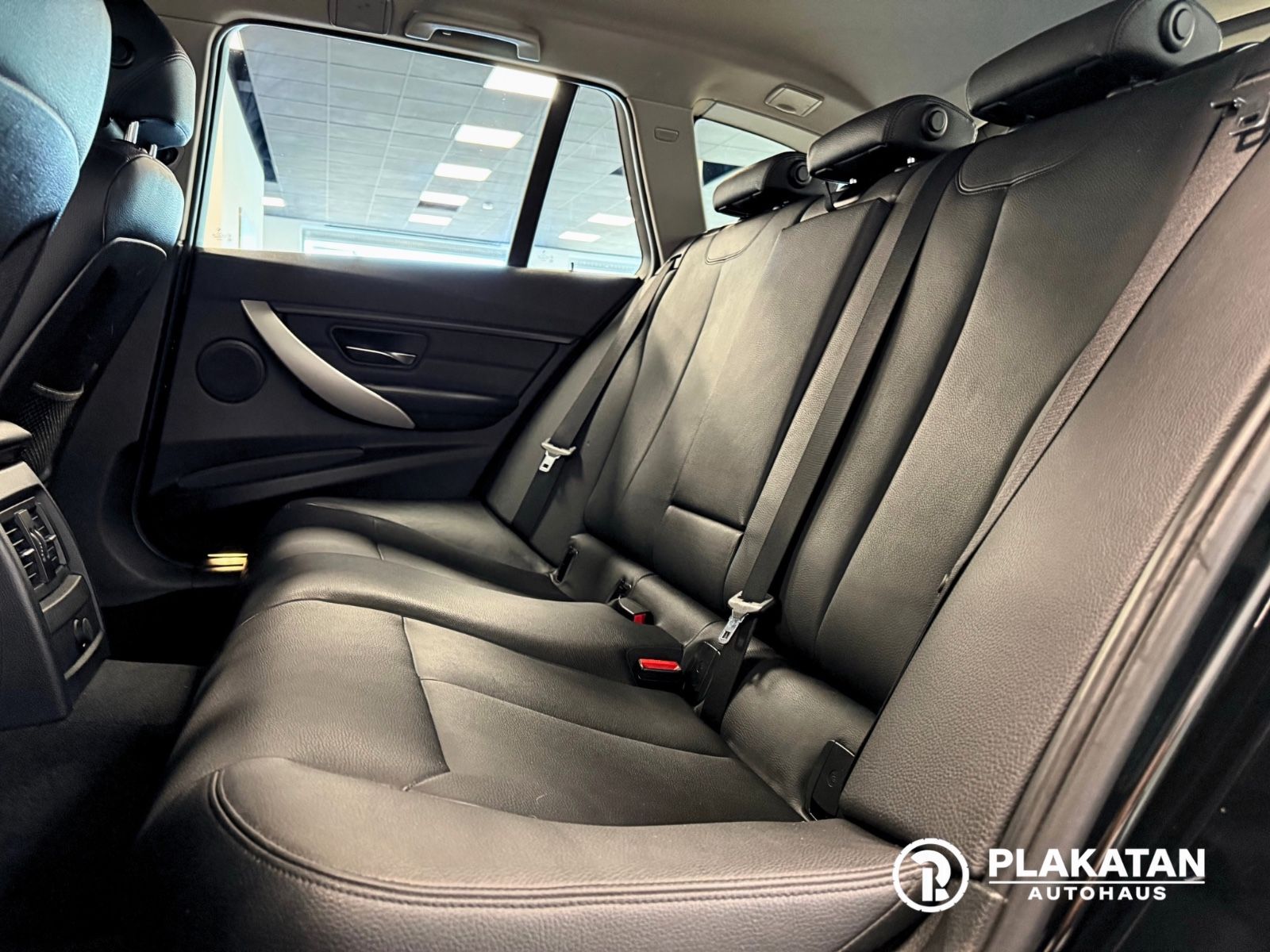 Fahrzeugabbildung BMW 318d Touring Leder Navi Bi-Xenon