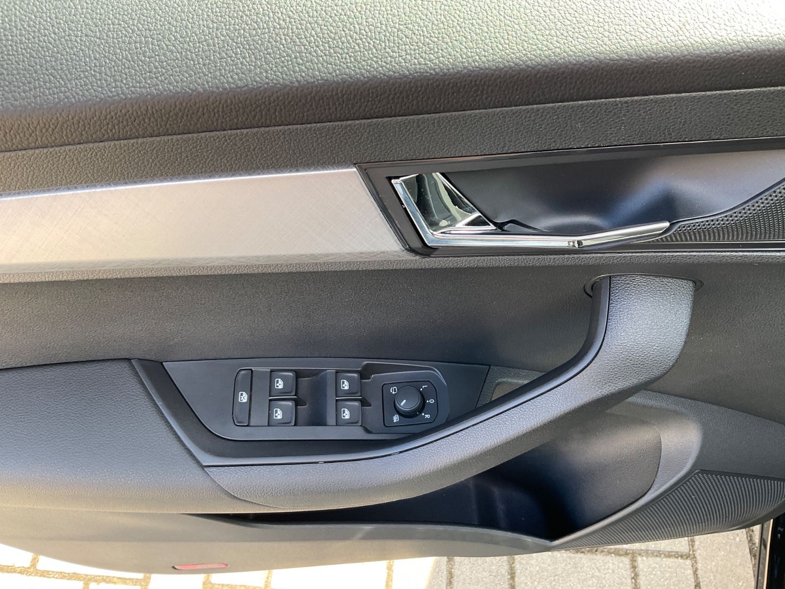 Fahrzeugabbildung SKODA Karoq 1.5l TSI ACT DSG,Navi,Kamera,LED,VirtualCo