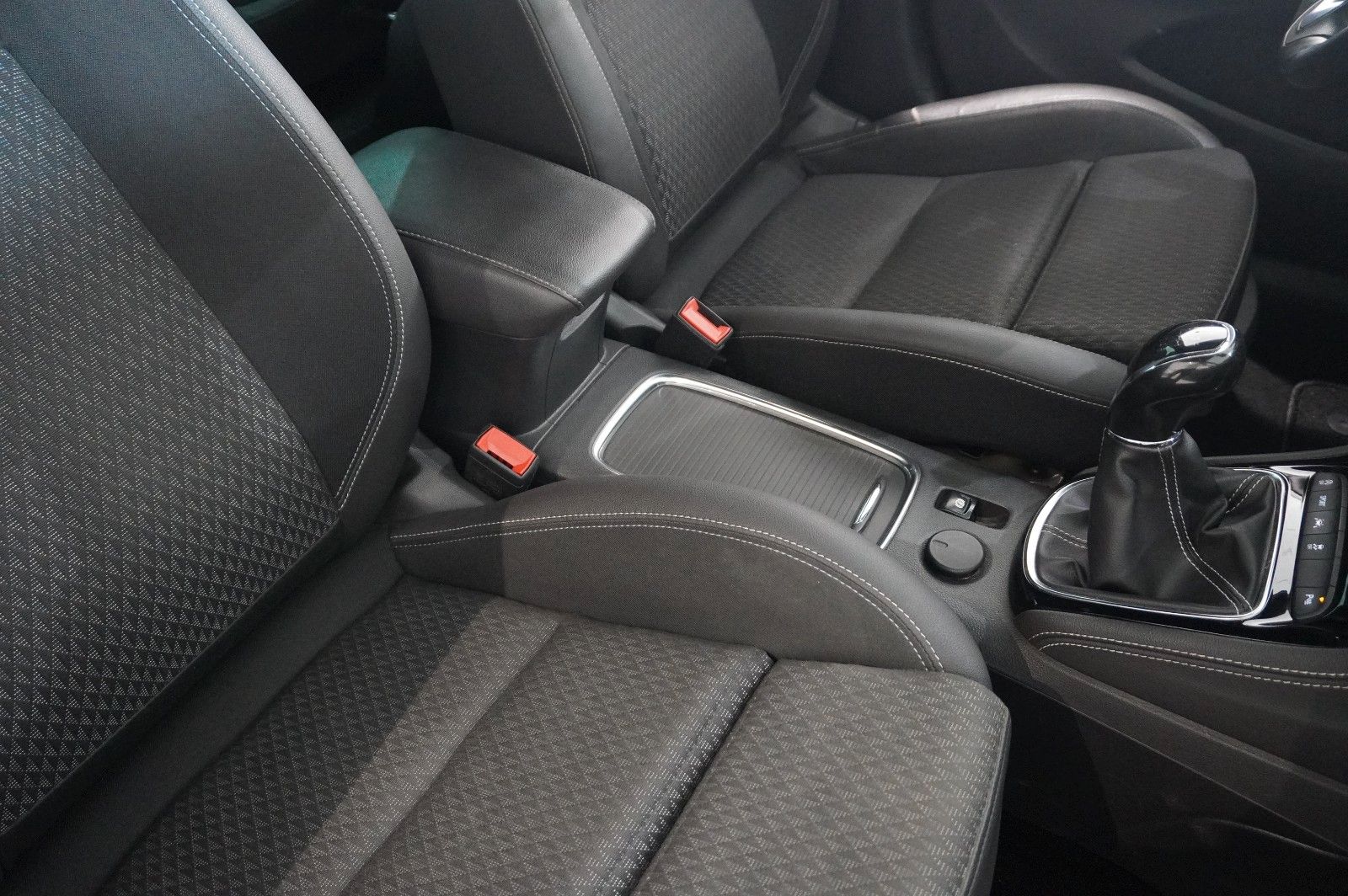 Fahrzeugabbildung Opel Astra K ST 1.6T INNOV. AHK/MATRIX/KAMERA/NAVI/SH