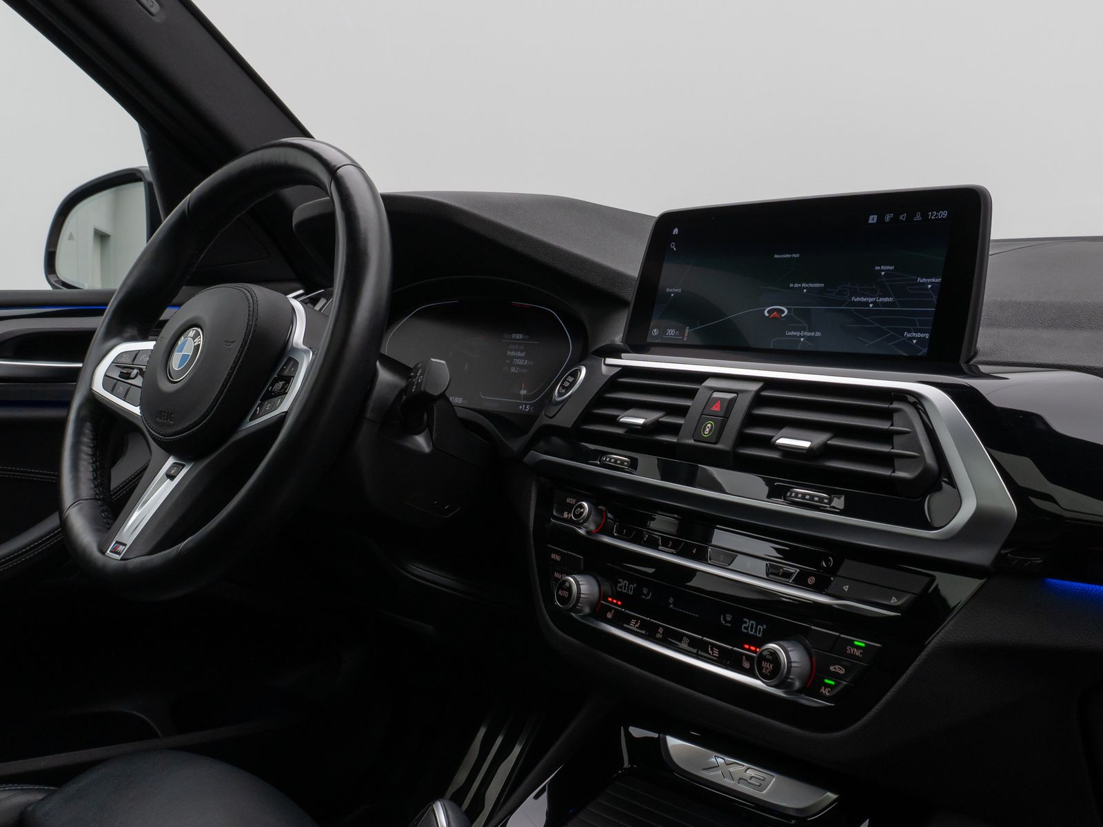 Fahrzeugabbildung BMW X3 xD30d M Sport Panorama Kamera DAB HiFi DisKey