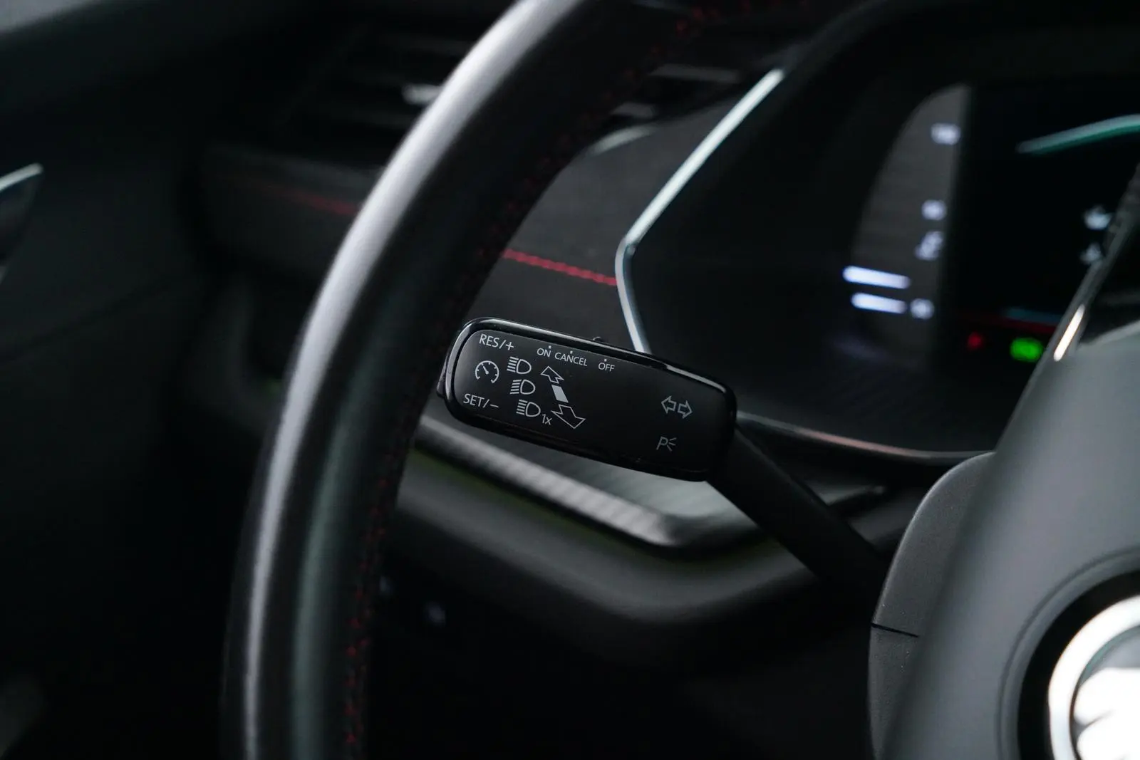 Skoda OCTAVIA COMBI RS 2.0TSI DSG HEAD-UP+SCHECKHEFT