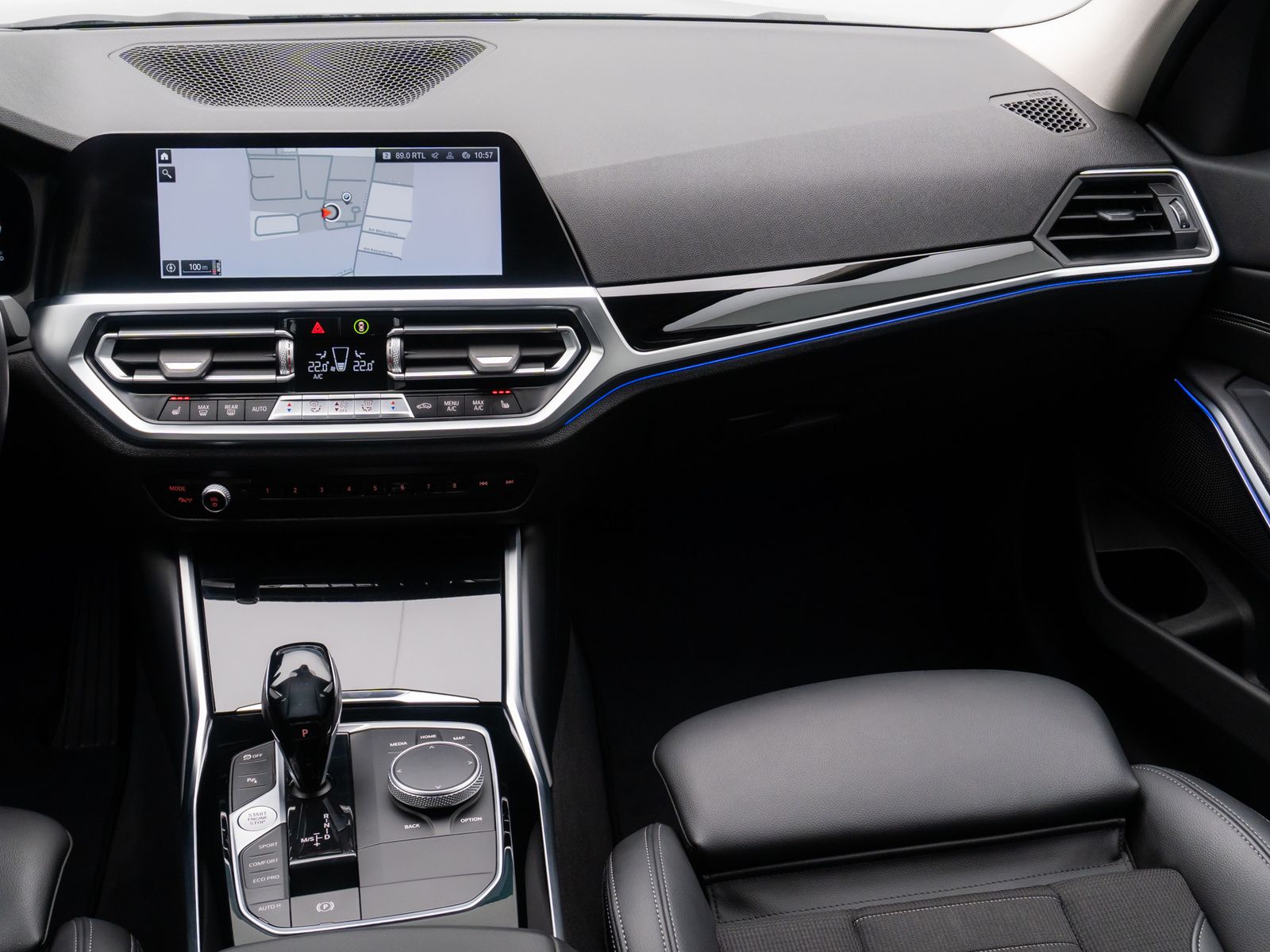 Fahrzeugabbildung BMW 320d  xD Sport Line Laser HUD DAB Komfort Alarm