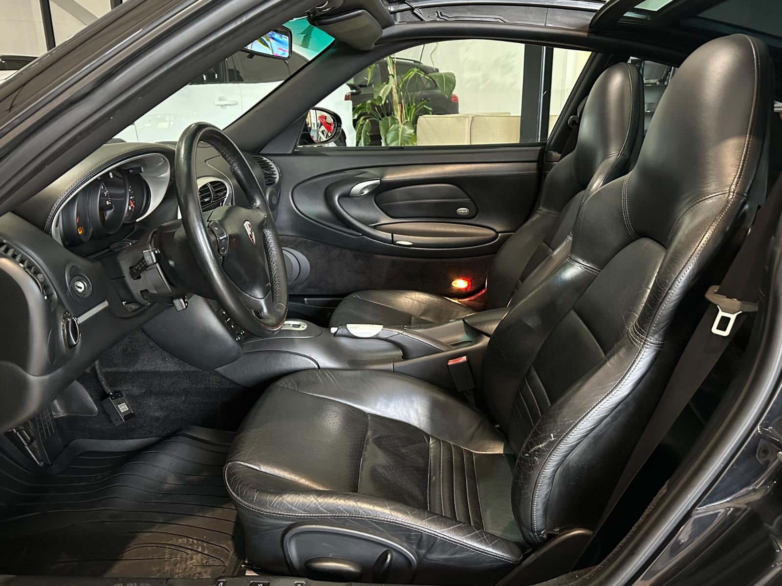 Porsche 911 Targa 996 | 320 ch | BVA | CarPlay | Cuir | Phares bi-xénon | Sièges chauffants | Toit panoramique