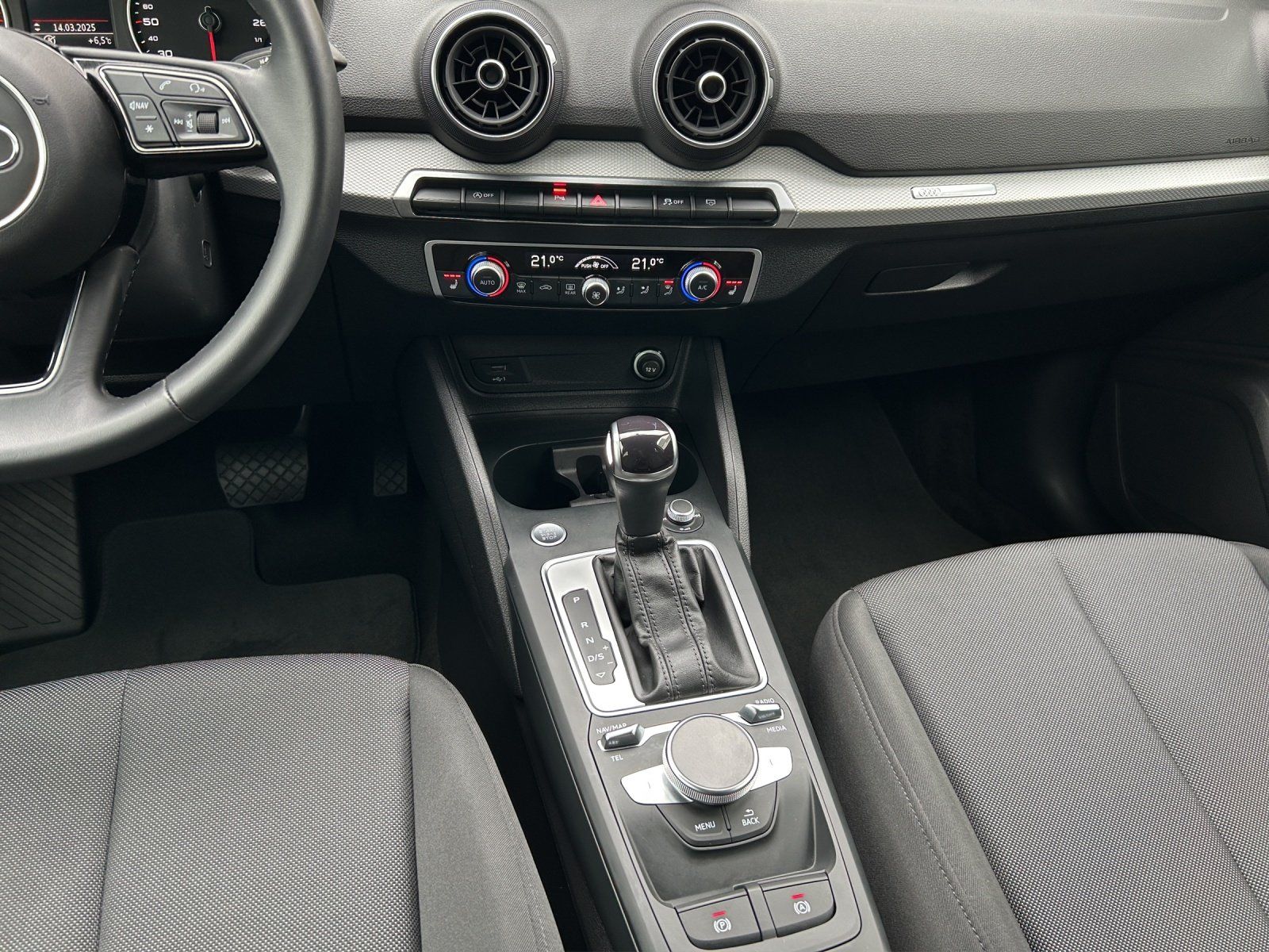 Fahrzeugabbildung Audi Q2 35 1.5 TFSI S-tronic S-line/MMI-Navi/LED/APS+