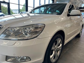 Skoda Octavia Combi Elegance DSG *NAVI*XENON*PDC*
