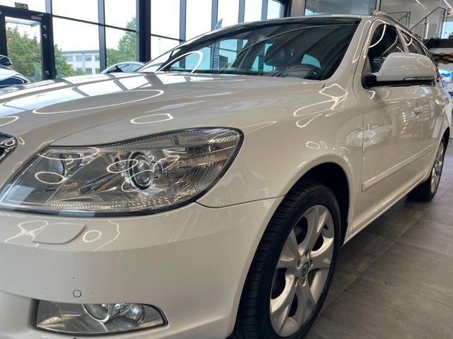 Skoda Octavia Combi Elegance DSG *NAVI*XENON*PDC*