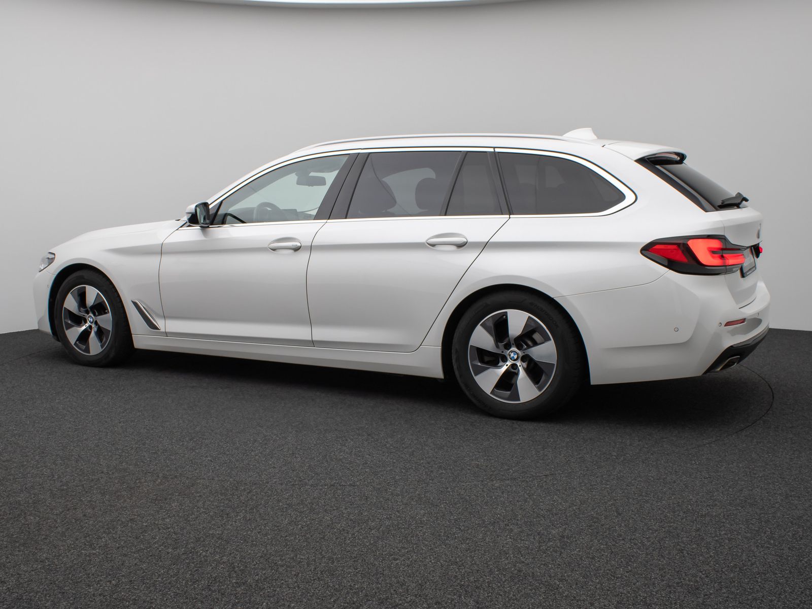 Fahrzeugabbildung BMW 520d Kamera DAB CockPitPlus Alarm Sport LED