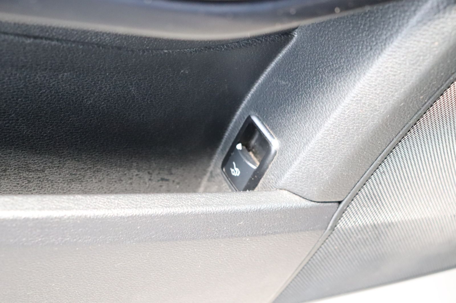 Fahrzeugabbildung Mercedes-Benz E 350 CGI T BlueEFFICIENCY * Navi * Sitzhzg. *