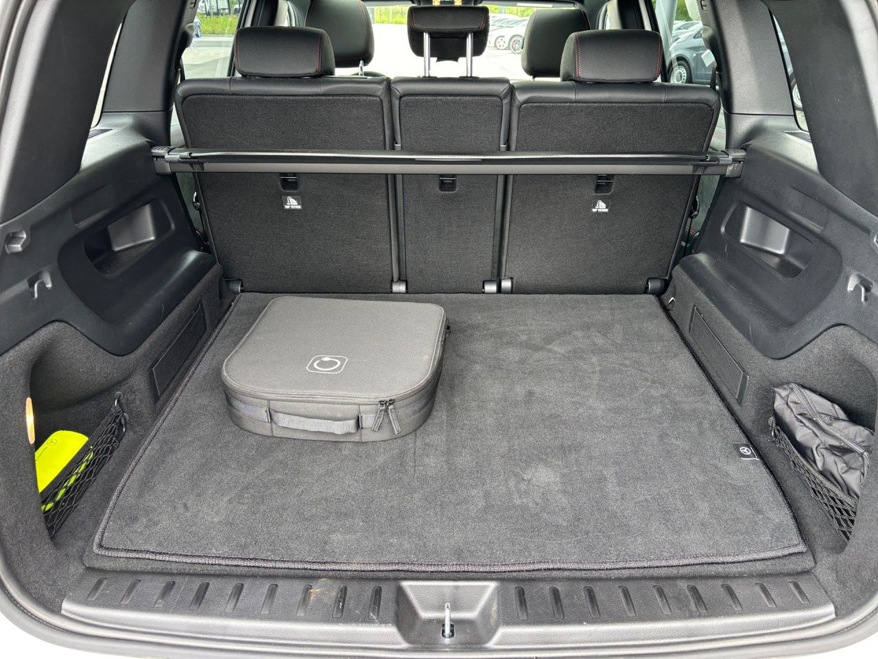 Fahrzeugabbildung Mercedes-Benz EQB 300 4M AMG+NIGHT+HUP+AHK+BUR+MEMORY+360+PANO