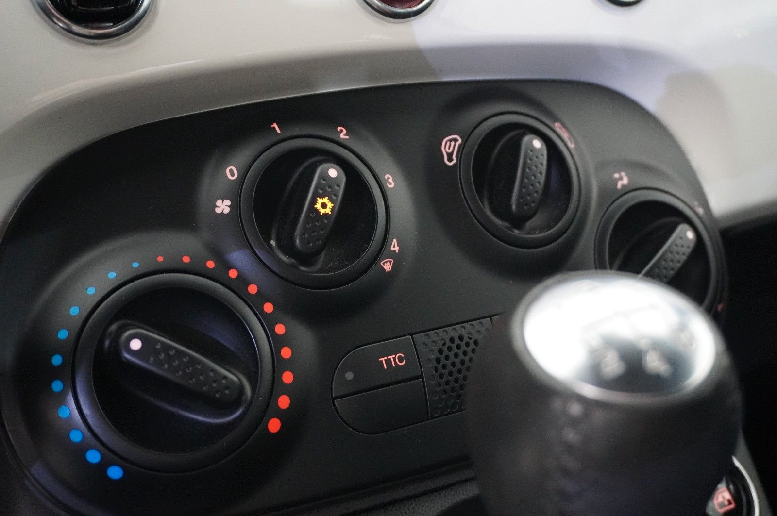 Fahrzeugabbildung Abarth 595 1.4 T-JET CORSA NAVI/LED/VIRTUAL/SPORT/DAB+