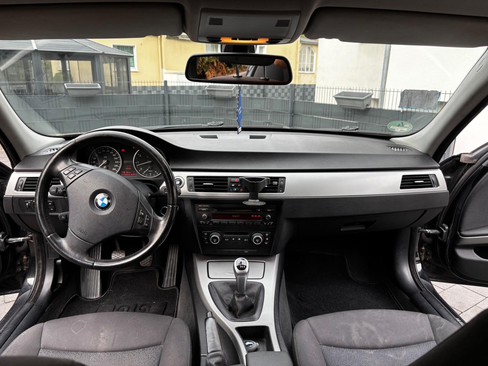 BMW 318 2008 — photo 8