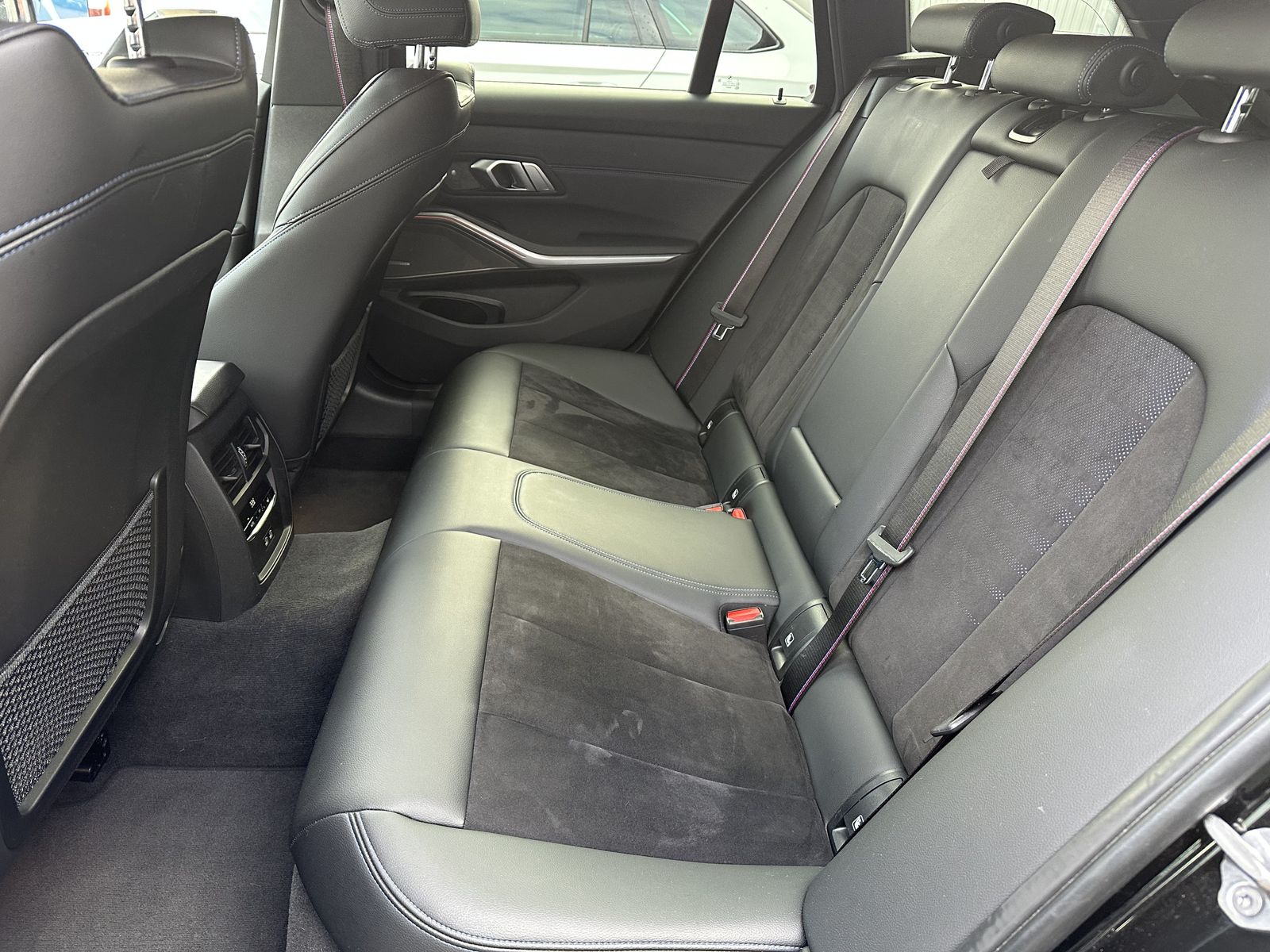 Fahrzeugabbildung BMW M340d Touring xDrive NAV+LASER+ACC+AHK+H&K+KAM