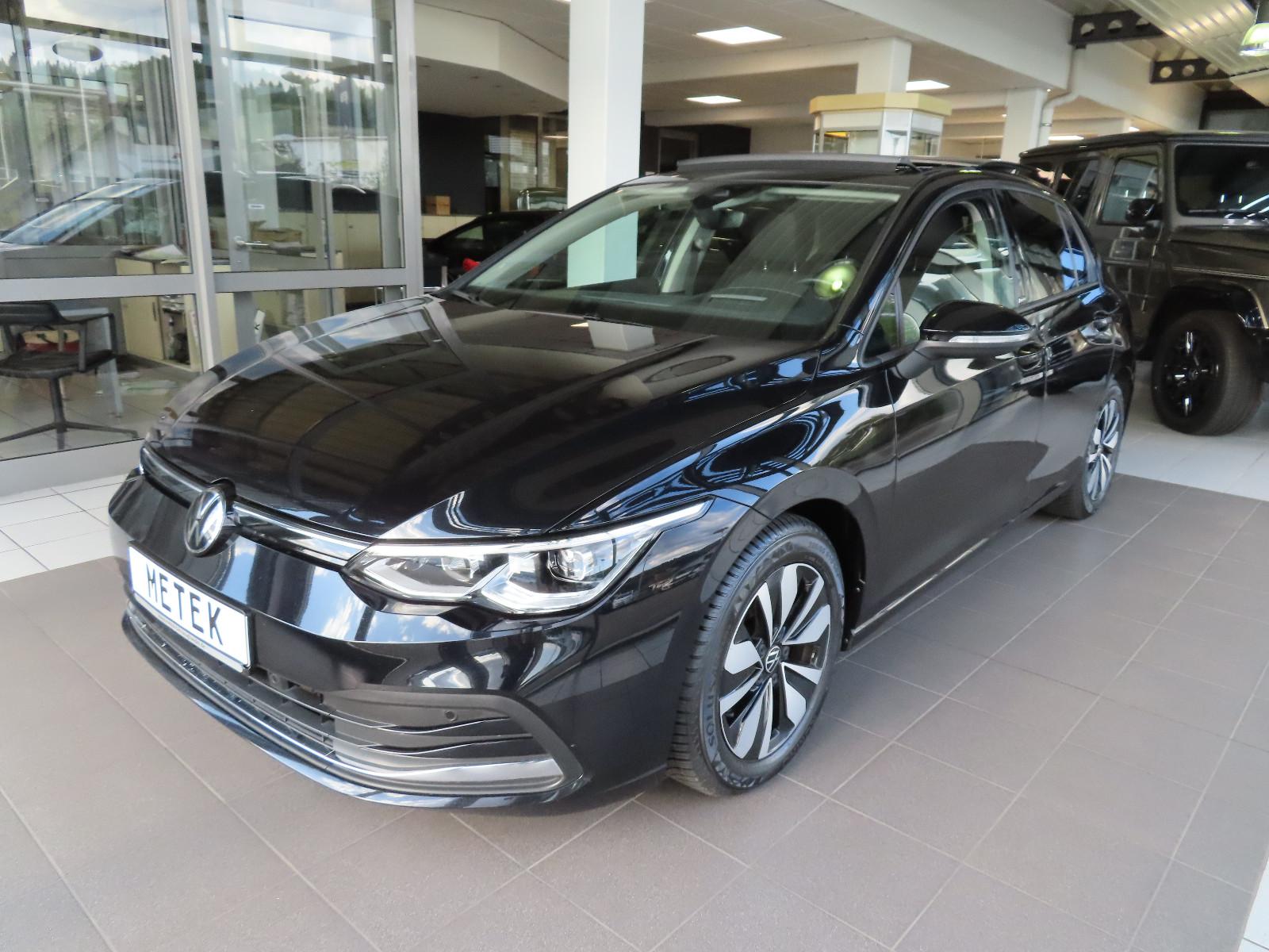 Volkswagen Golf VIII Lim. Move DSG PANO ACC AHK LED