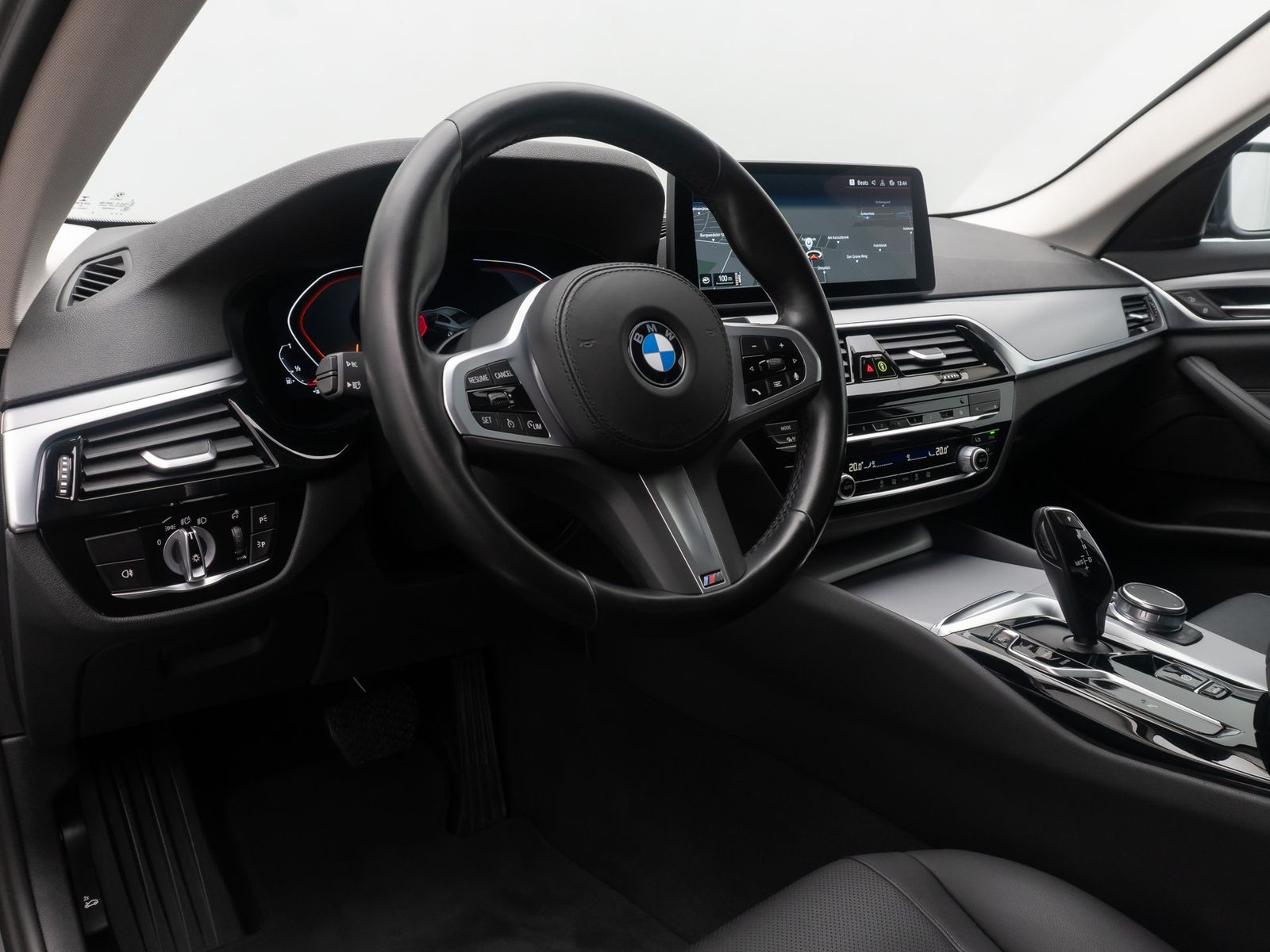 Fahrzeugabbildung BMW 520i Kamera DAB CockPitPro StandhzgAlarm LED